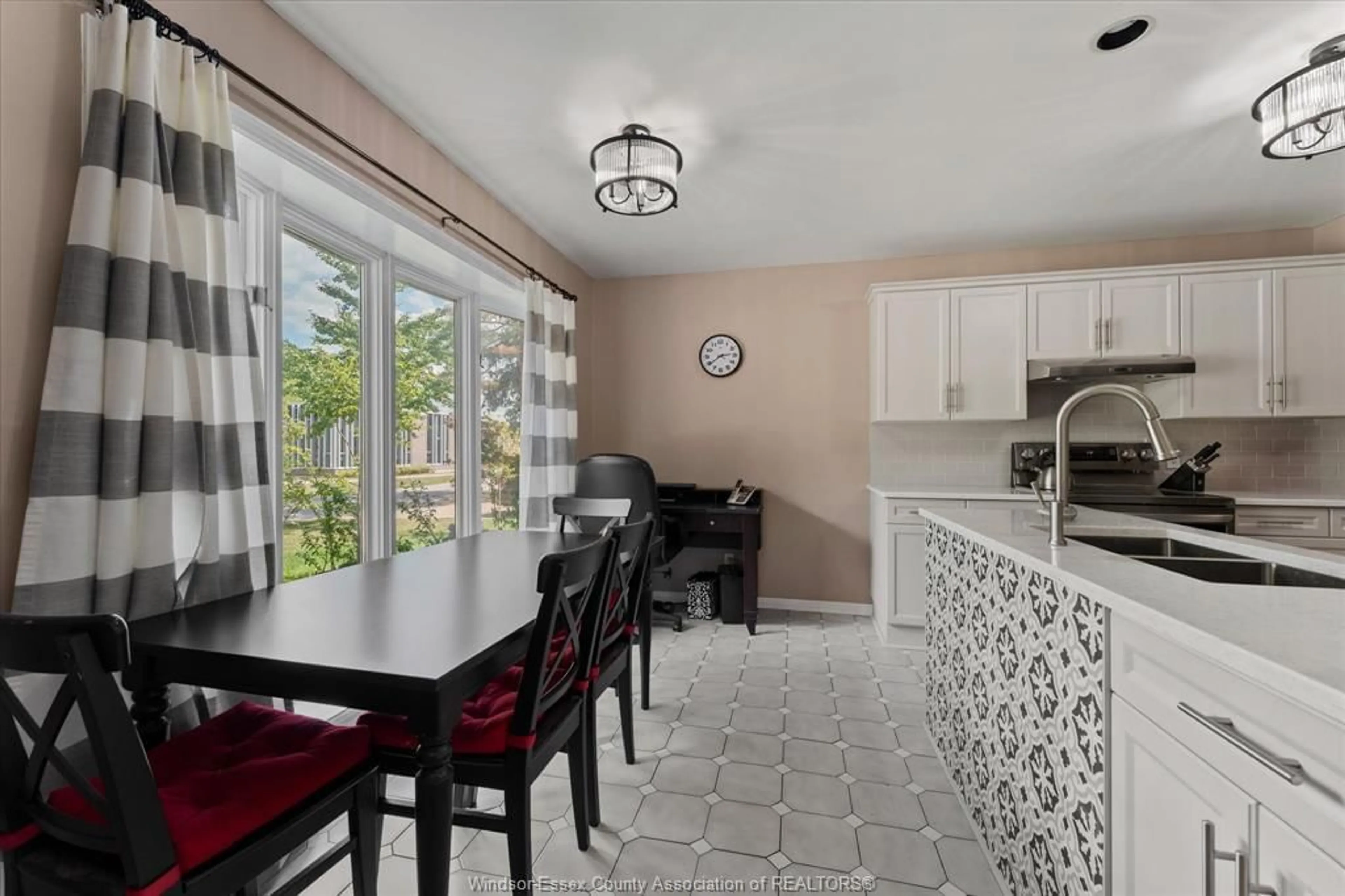 Open concept kitchen, ceramic/tile floor for 2935 MCKAY Ave, Windsor Ontario N9E 2R1