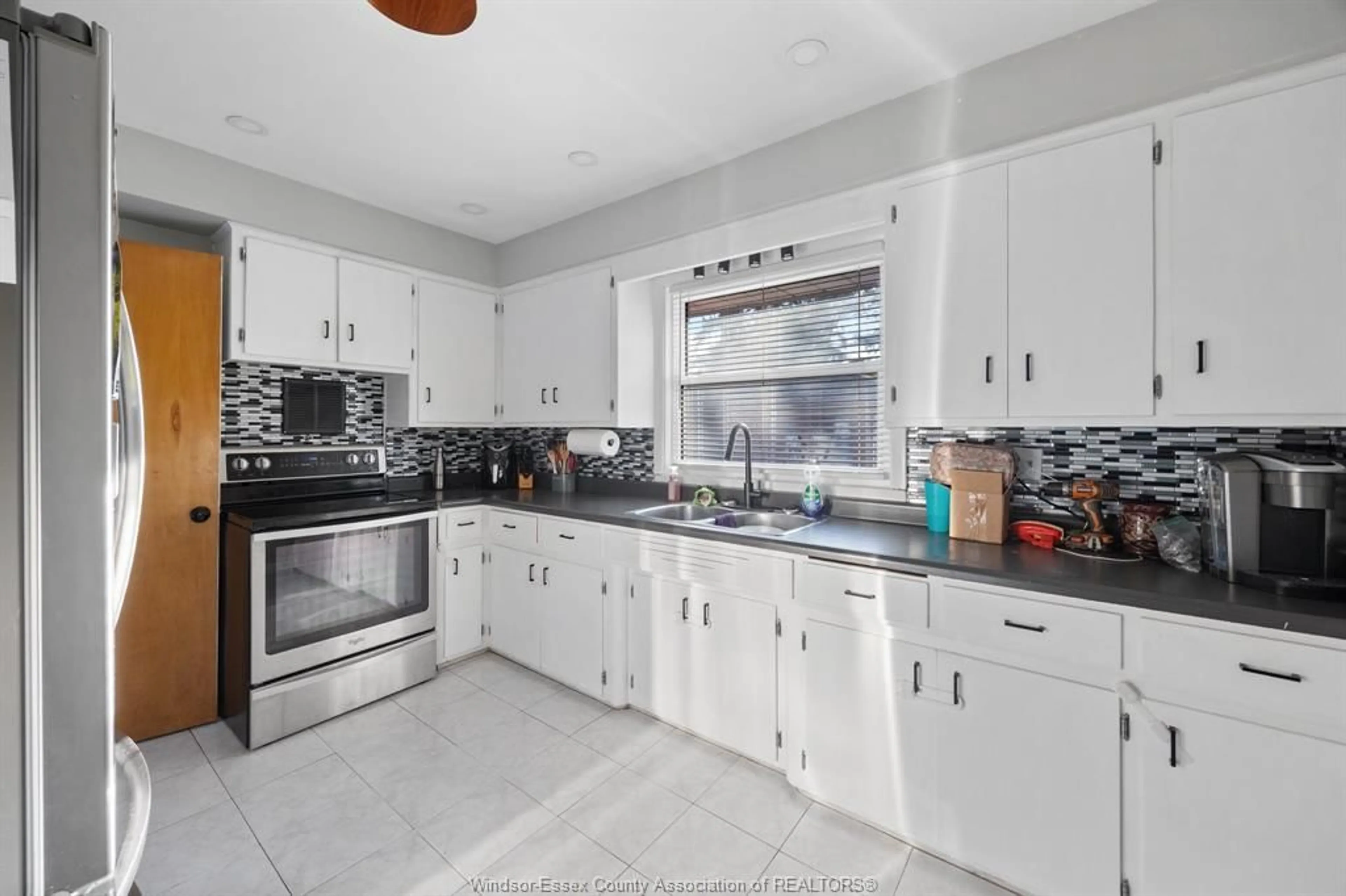 Standard kitchen, ceramic/tile floor for 2417 DANDURAND, Windsor Ontario N9E 2E1