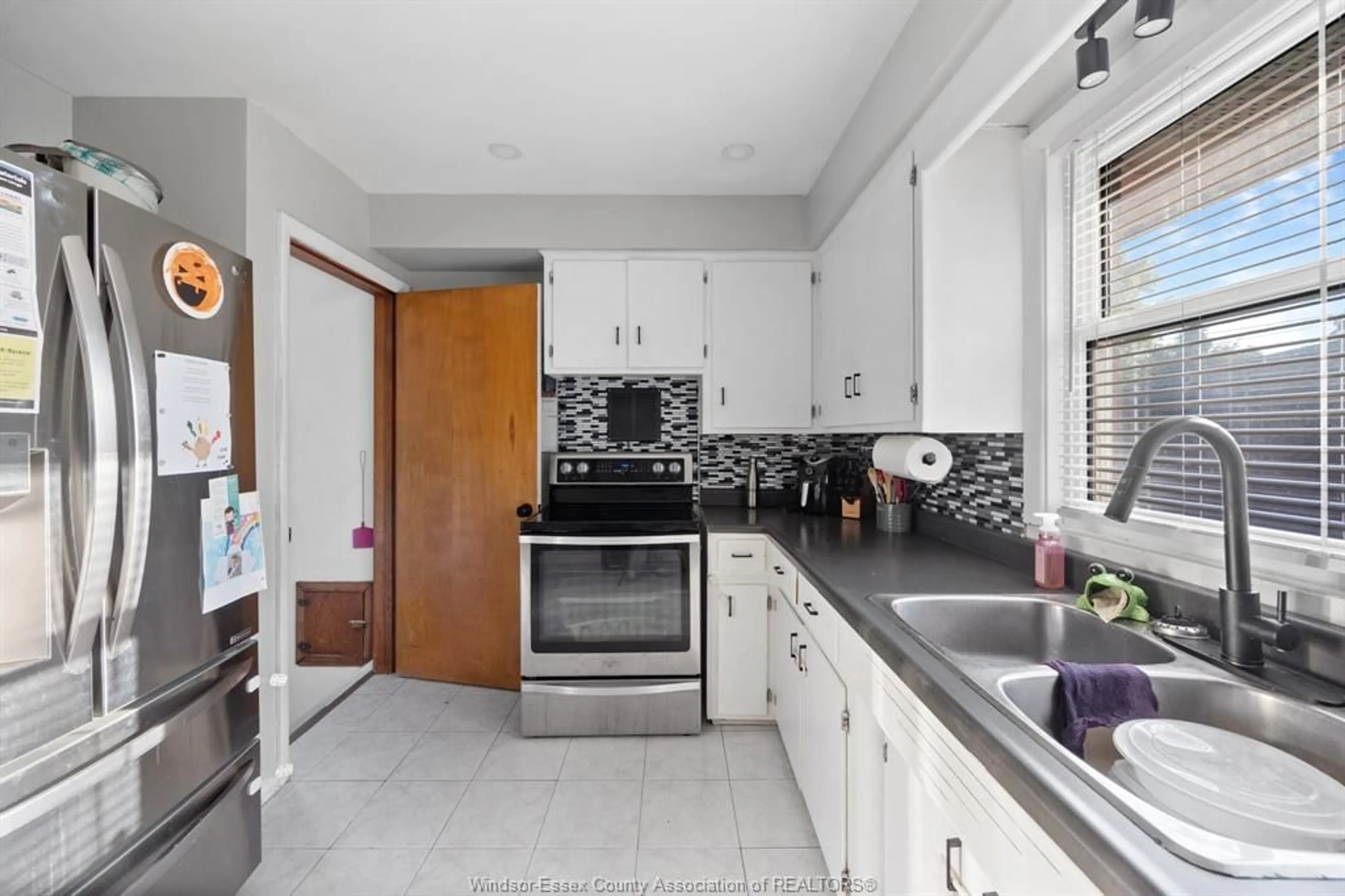 Unknown for 2417 DANDURAND, Windsor Ontario N9E 2E1
