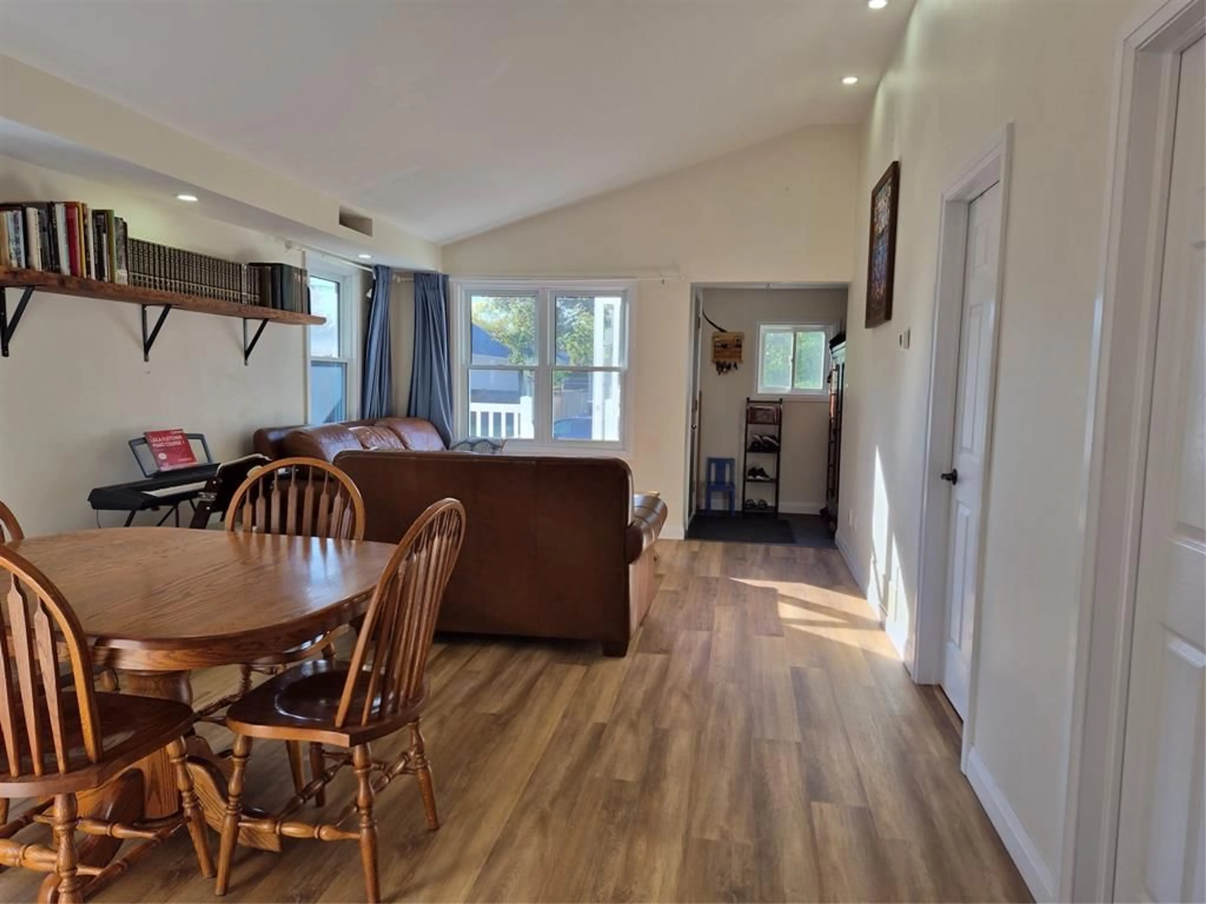 A pic of a room for 644 OXFORD St, Sarnia Ontario N7T 6Z5