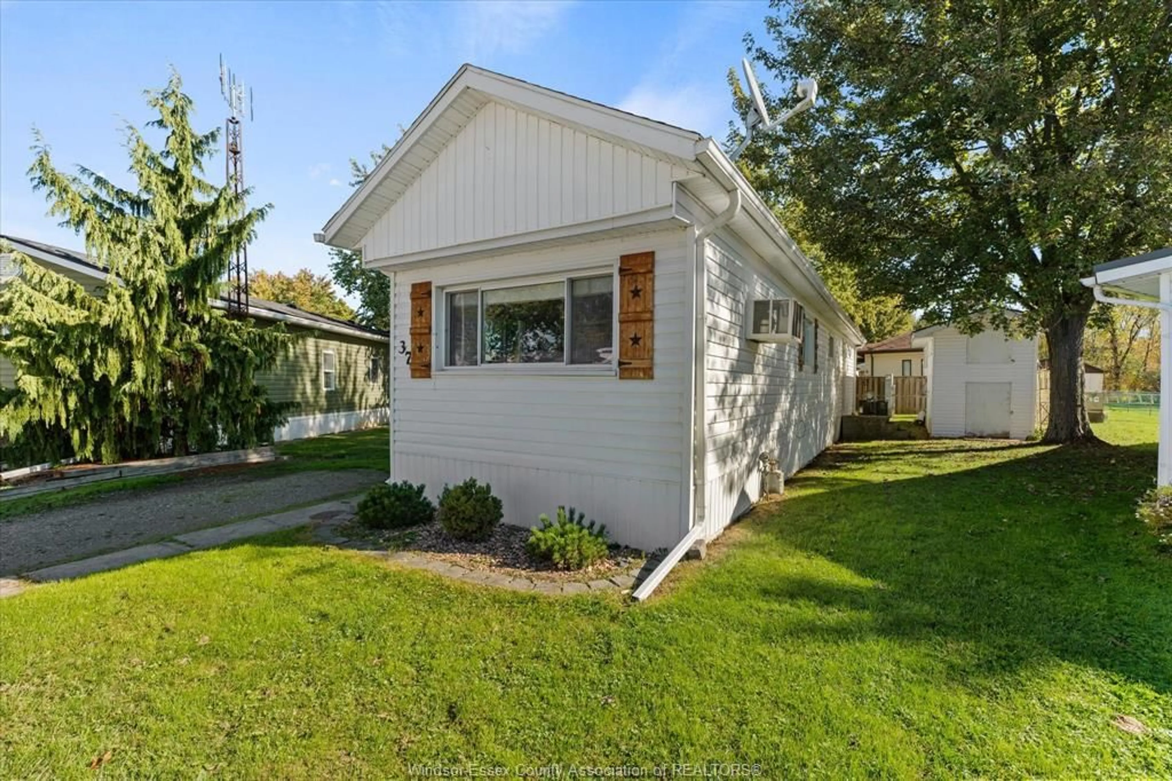 Home with vinyl exterior material, street for 37 MAPLE Dr, McGregor Ontario N0R 1J0