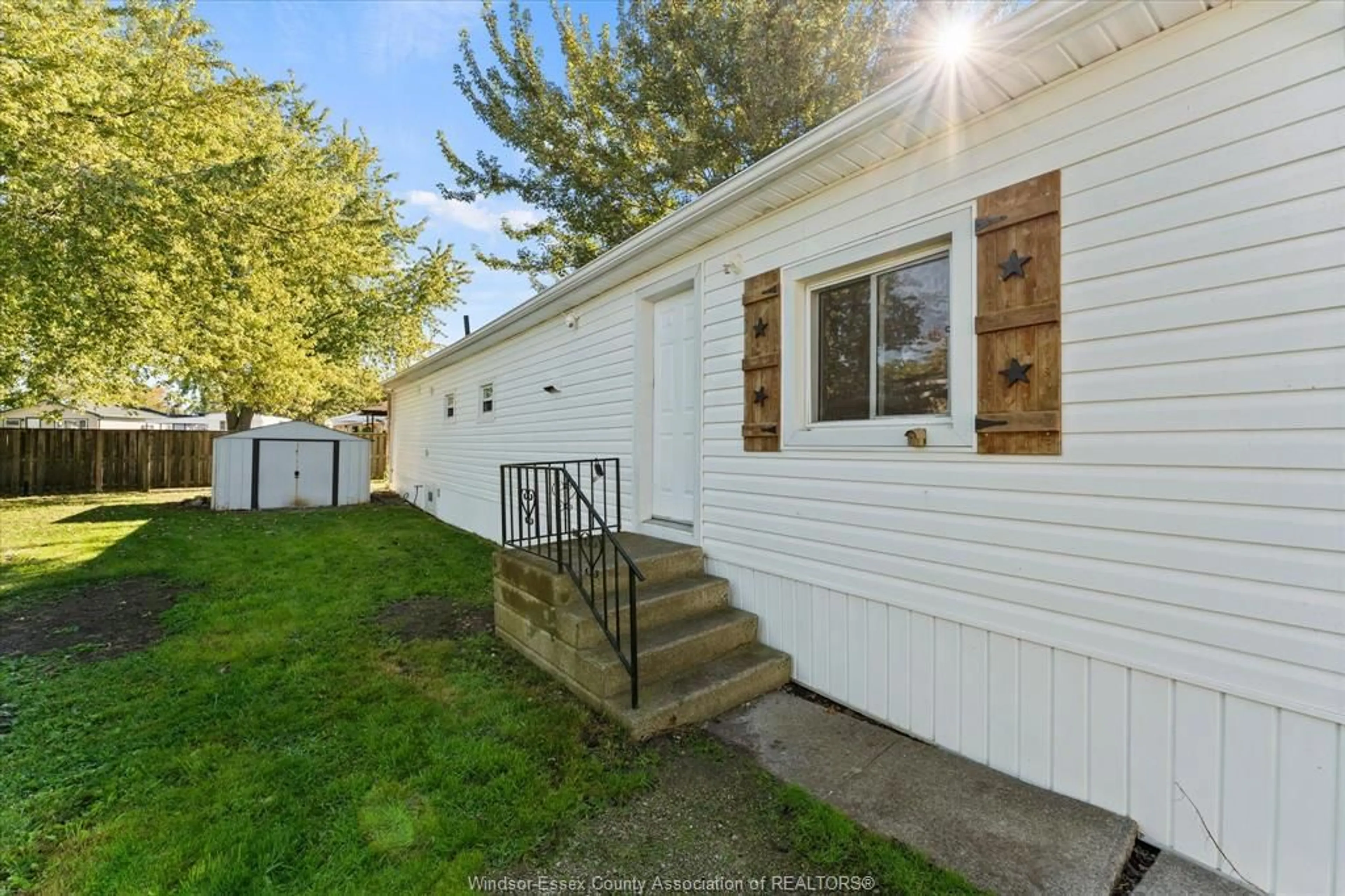 Unknown for 37 MAPLE Dr, McGregor Ontario N0R 1J0