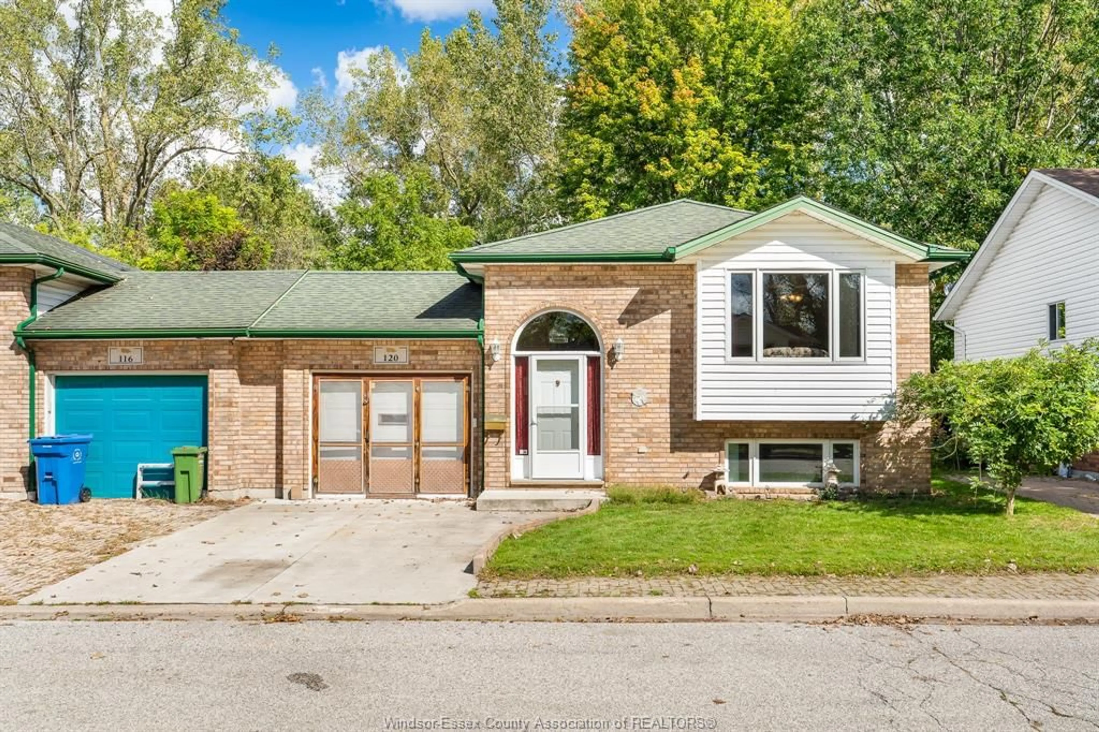 Home with brick exterior material, street for 120 RIVERVILLA Crt, LaSalle Ontario N9J 3N9
