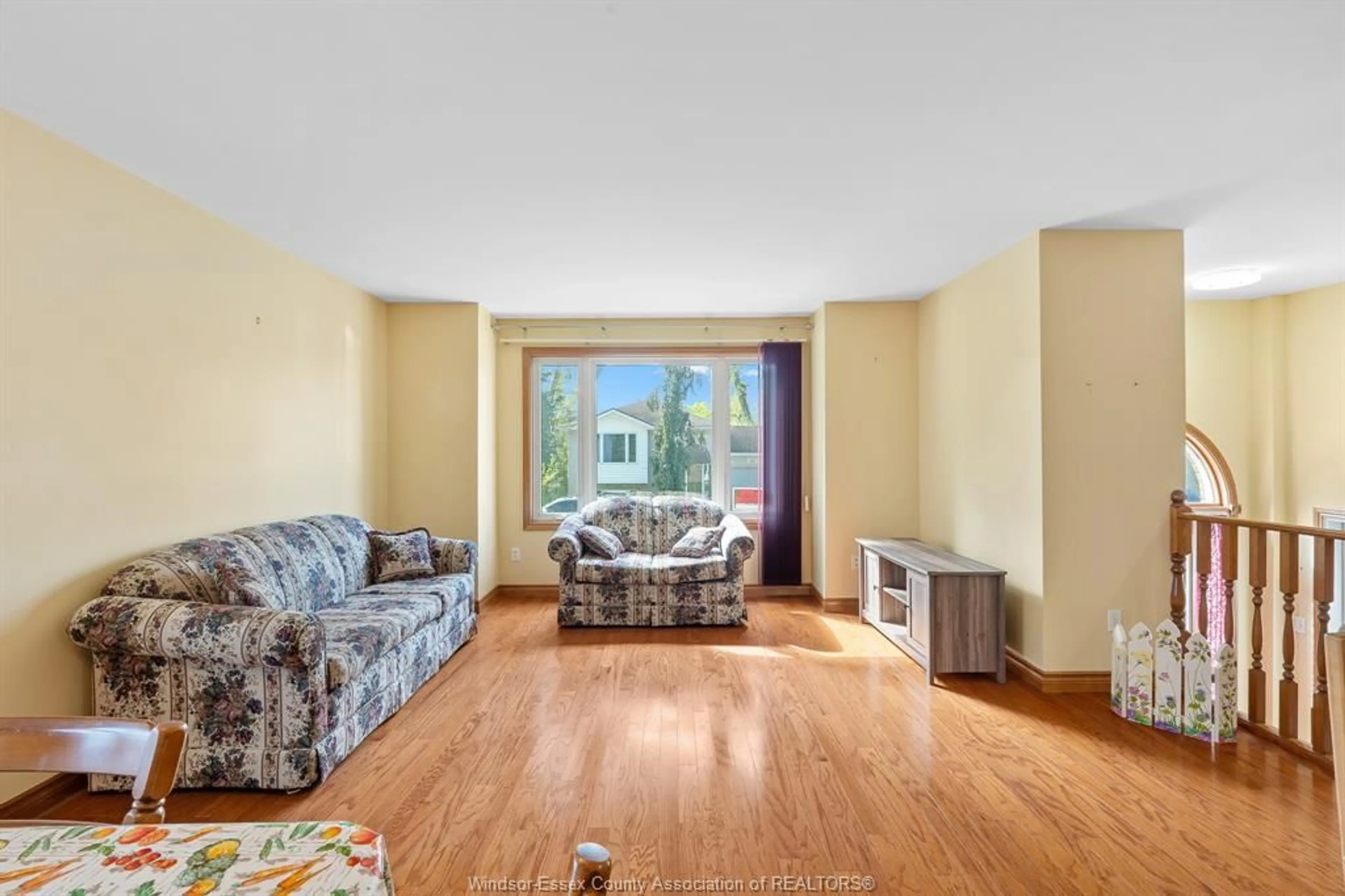 Living room with furniture, unknown for 120 RIVERVILLA Crt, LaSalle Ontario N9J 3N9