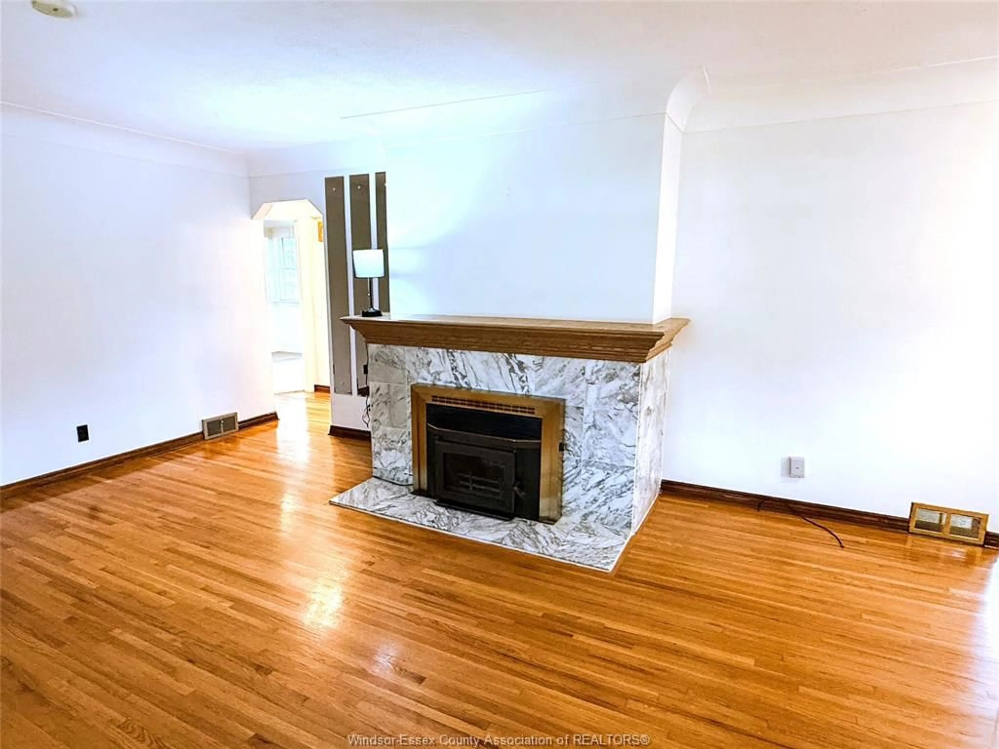 Living room with furniture, wood/laminate floor for 3168 CHURCH, Windsor Ontario N9E 1V1