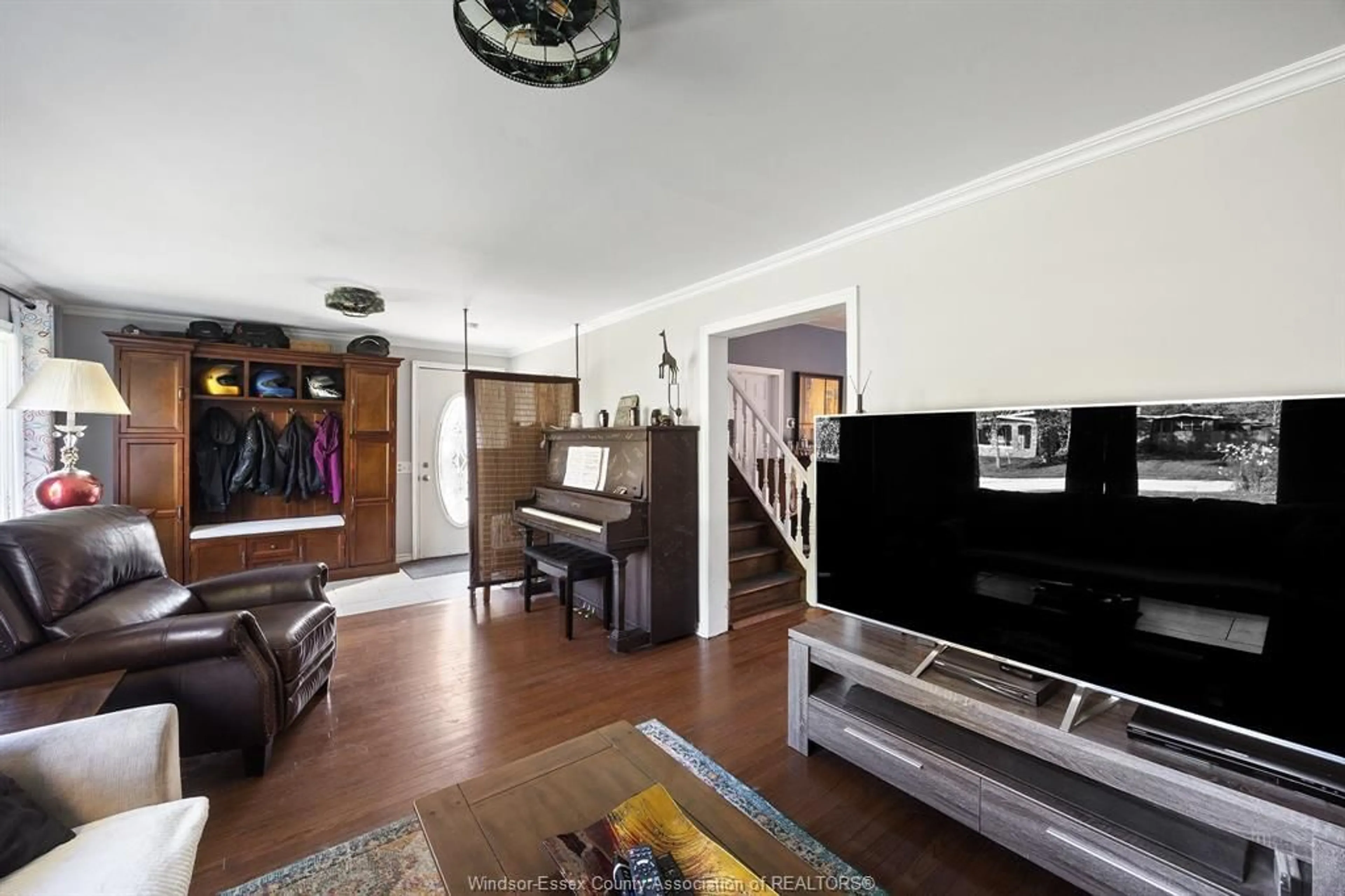 Living room with furniture, unknown for 117 HUNTER Dr, Amherstburg Ontario N9V 1W3