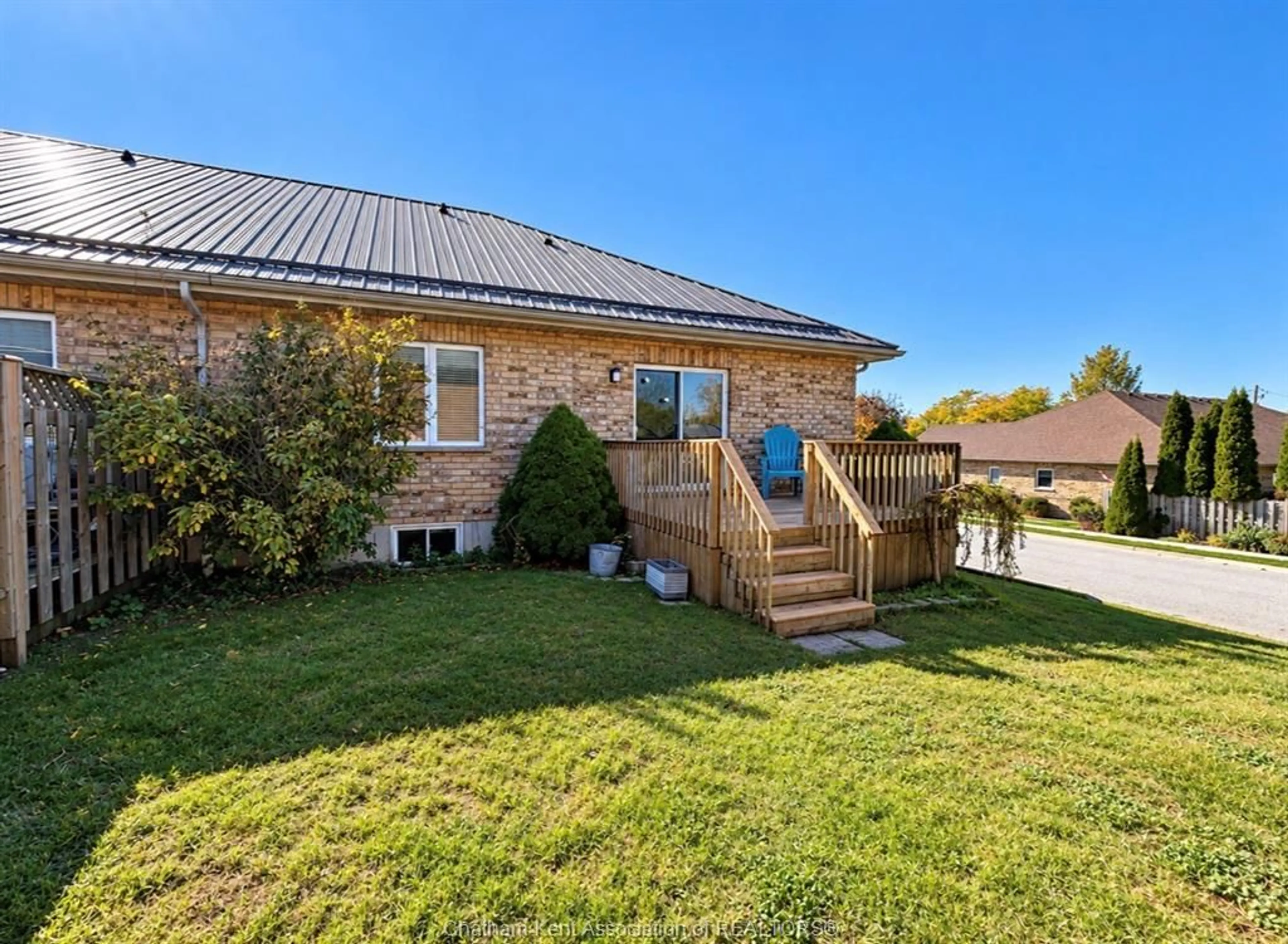 A pic from outside/outdoor area/front of a property/back of a property/a pic from drone, unknown for 27 James St, Blenheim Ontario N0P 1A0