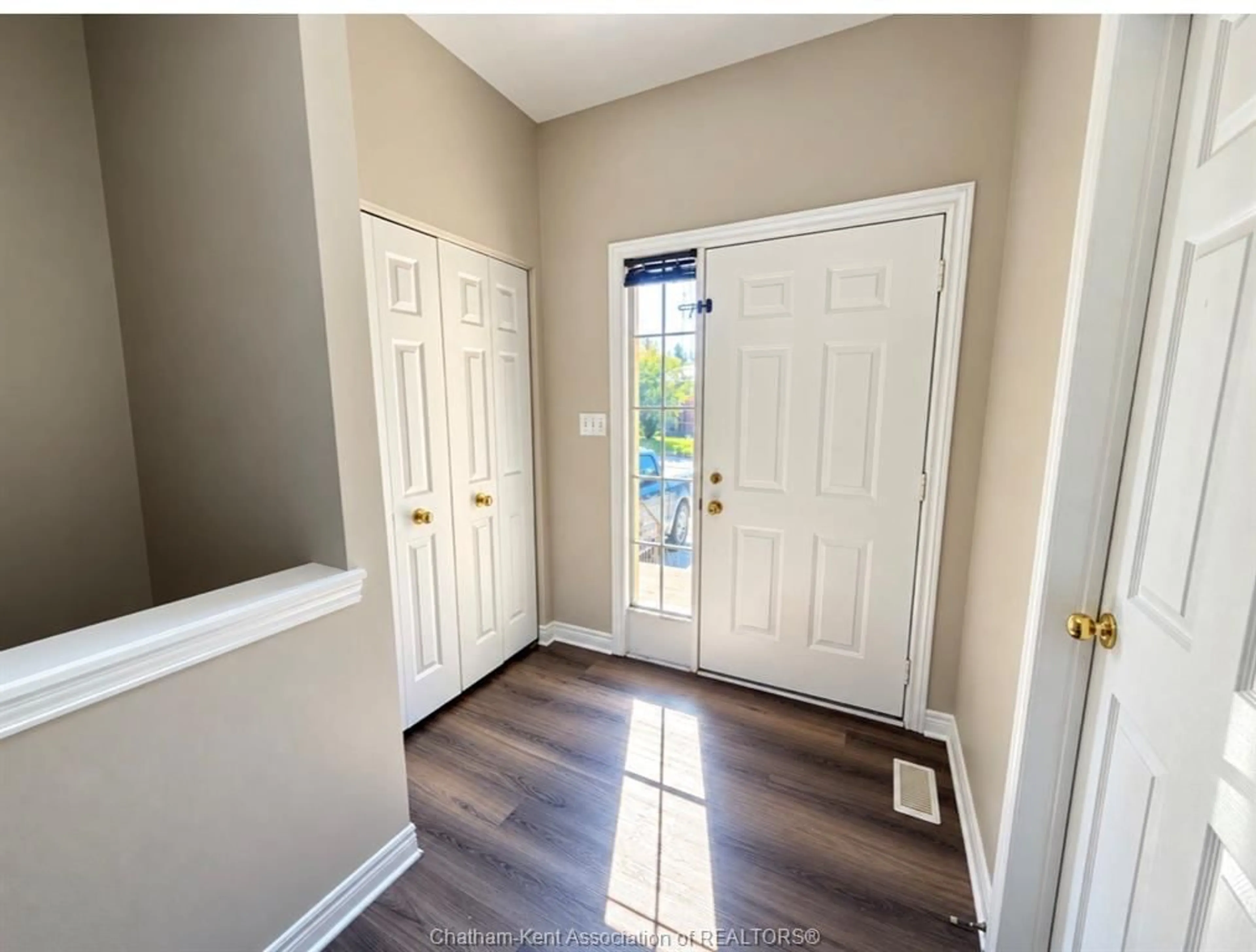 Indoor entryway for 27 James St, Blenheim Ontario N0P 1A0