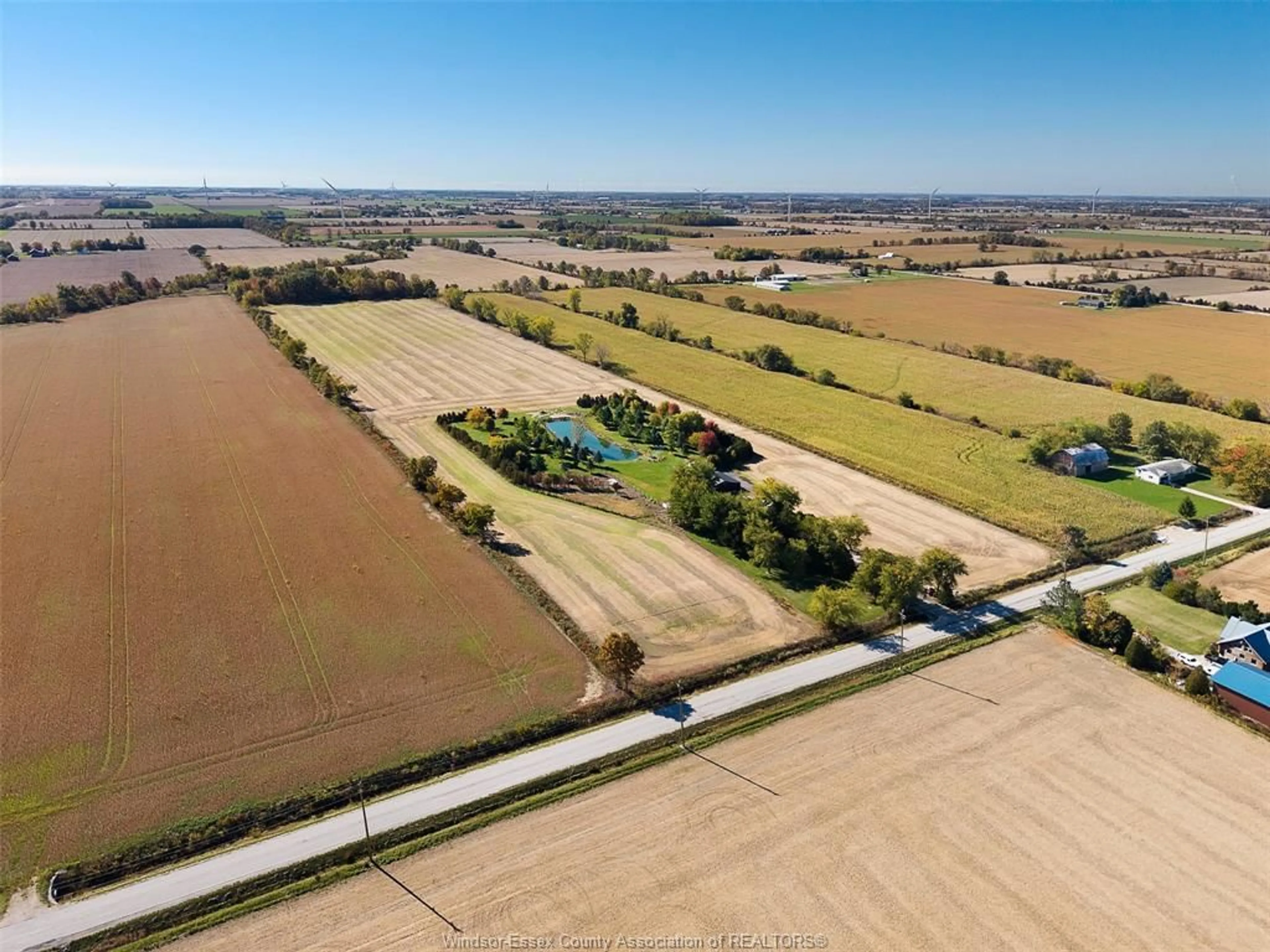 A pic from outside/outdoor area/front of a property/back of a property/a pic from drone, water/lake/river/ocean view for 530 ROAD 11, Kingsville Ontario N0R 1V0