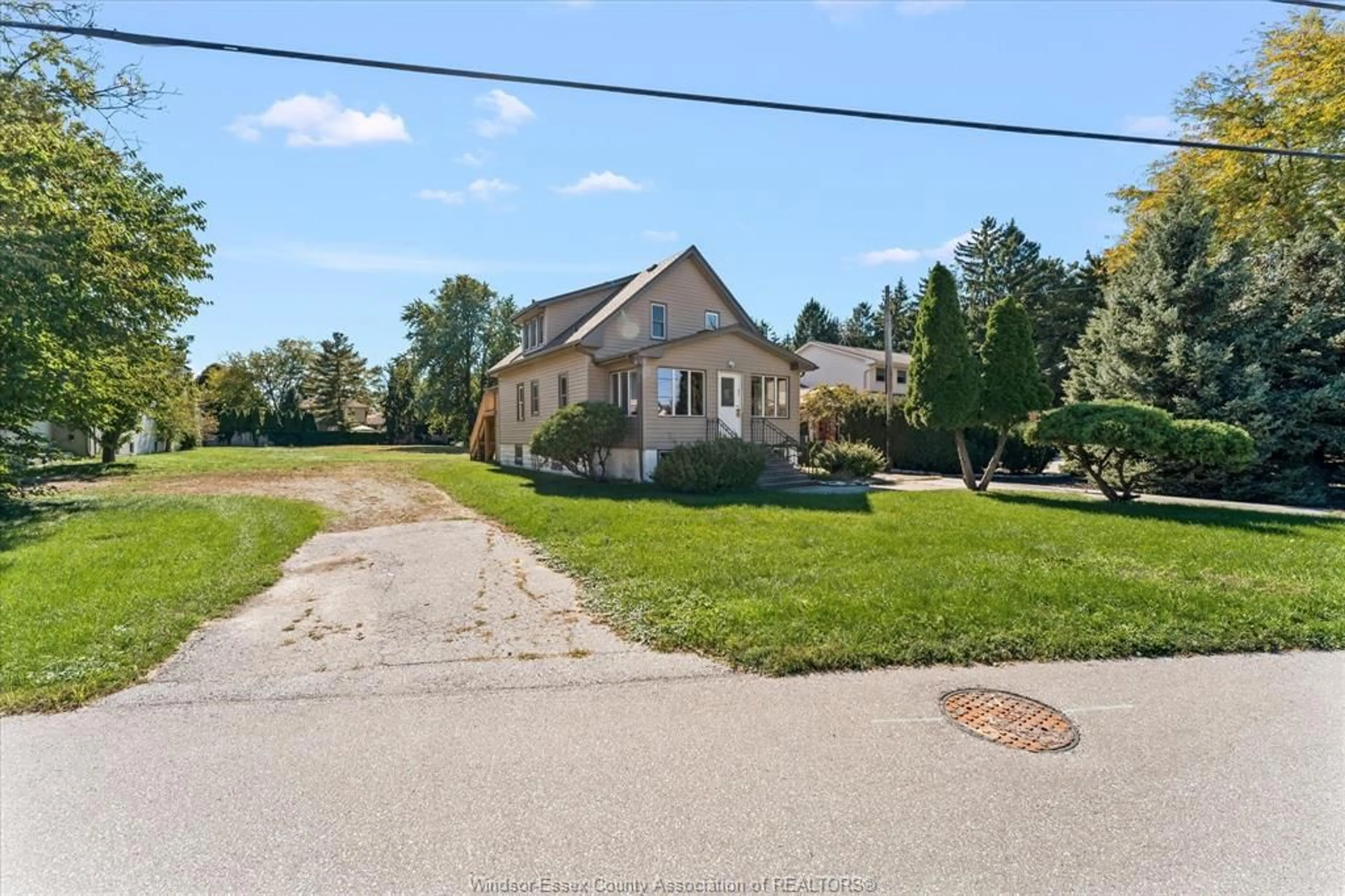 A pic from outside/outdoor area/front of a property/back of a property/a pic from drone, street for 13231/33 Riverside Dr, Tecumseh Ontario N8N 2M7