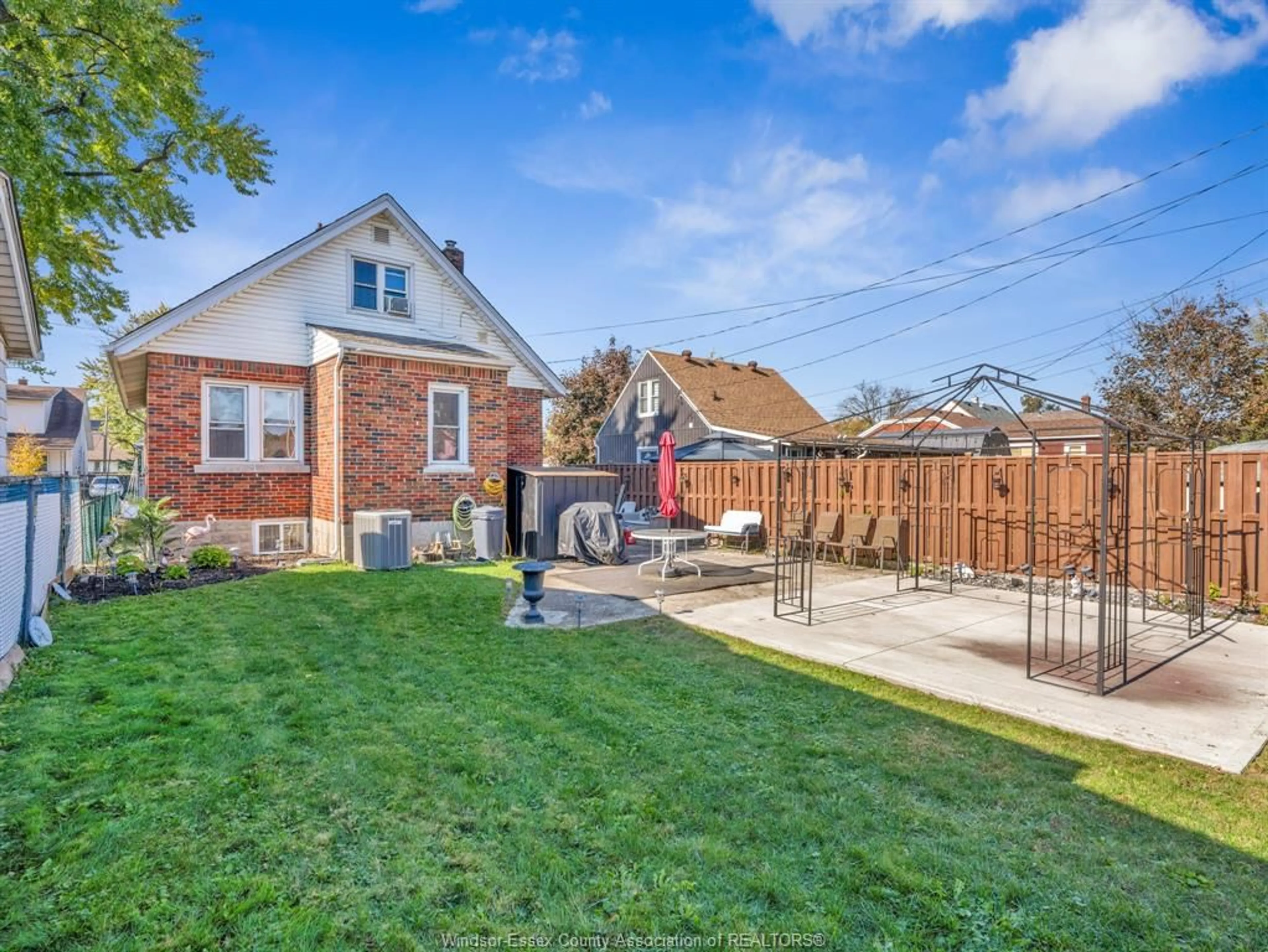 Unknown for 1090 LENA, Windsor Ontario N9C 3K4