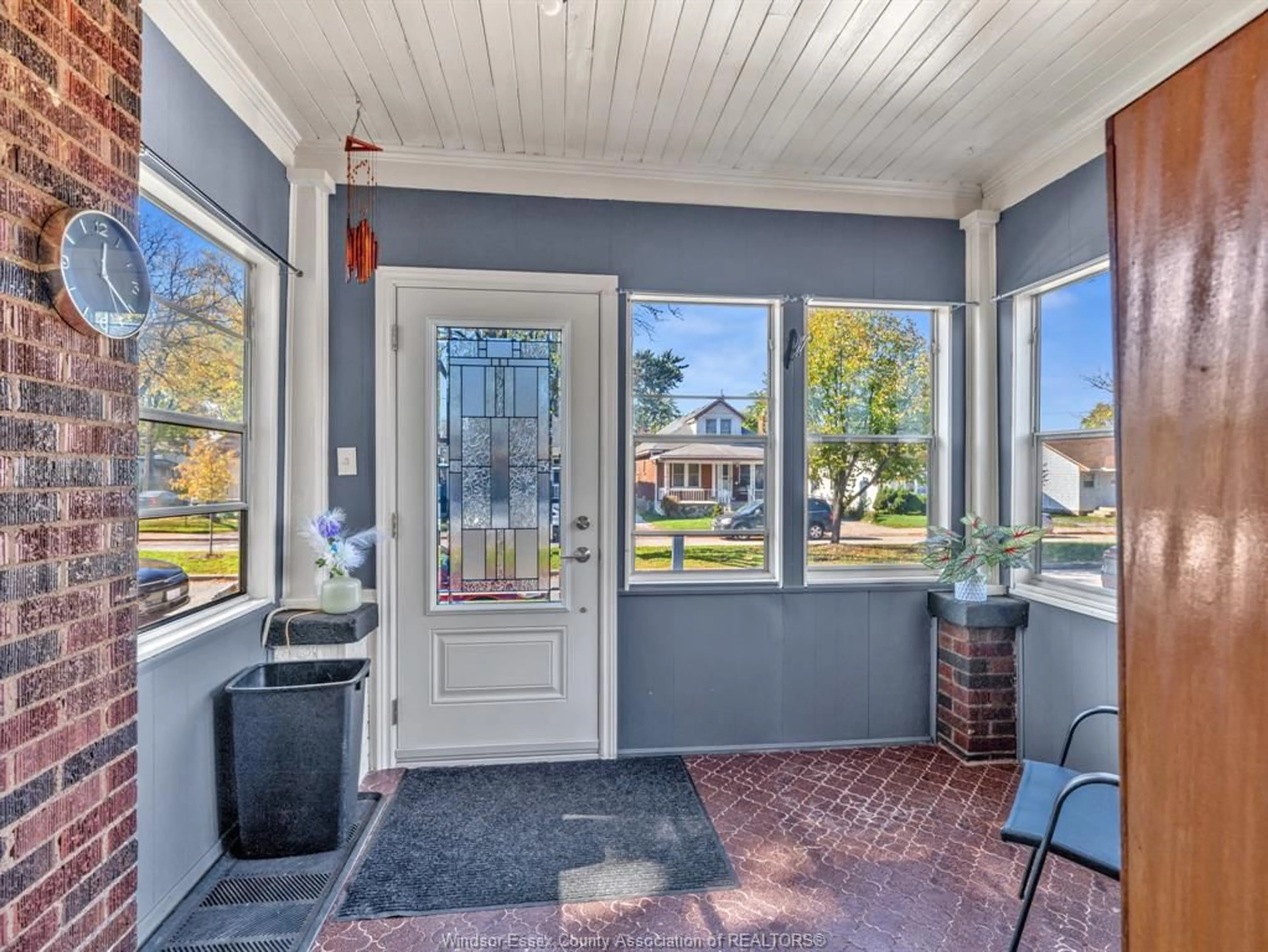 Indoor entryway for 1090 LENA, Windsor Ontario N9C 3K4