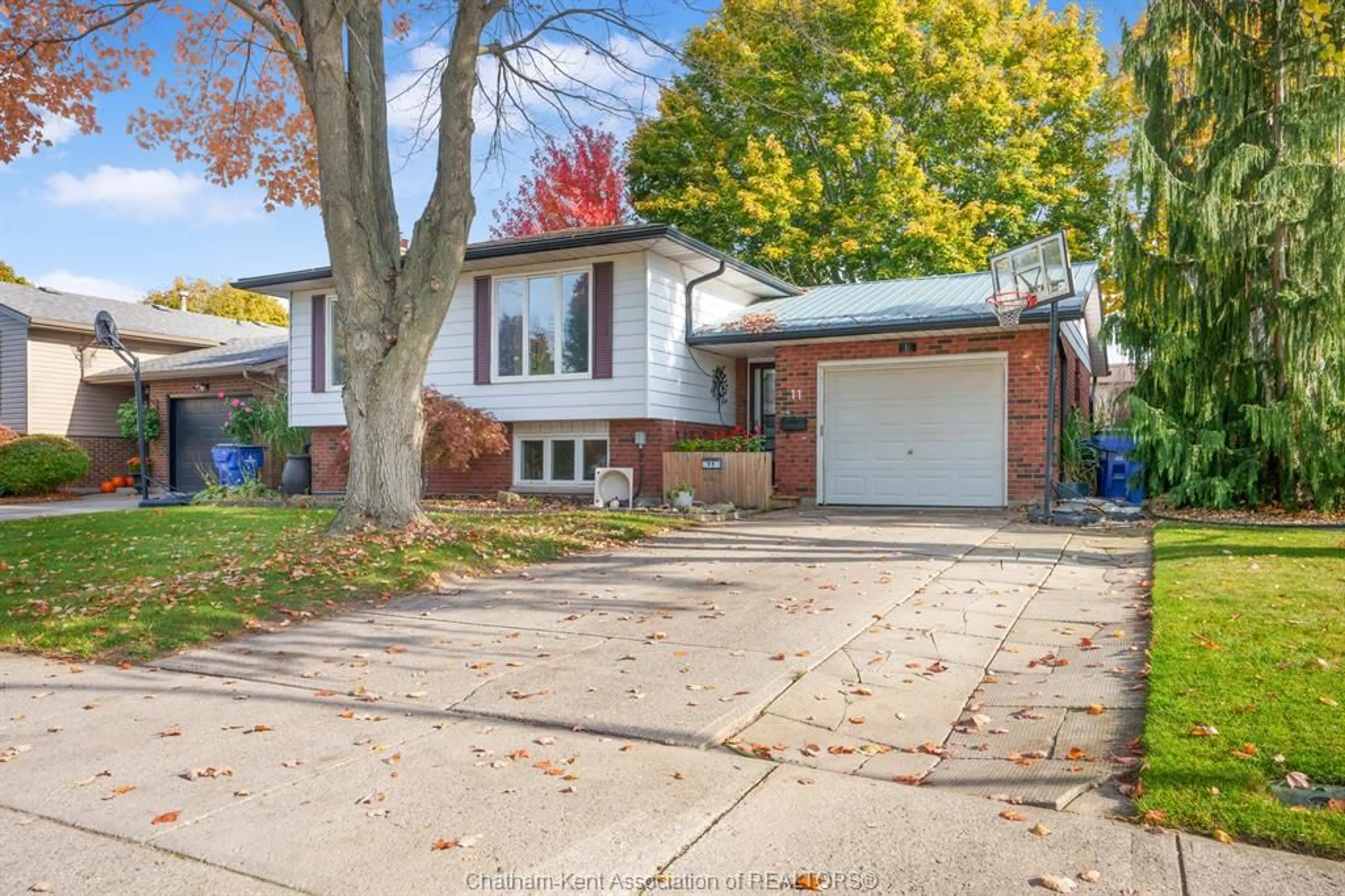 Home with brick exterior material, street for 11 Duff Cres, Chatham Ontario N7L 4X8