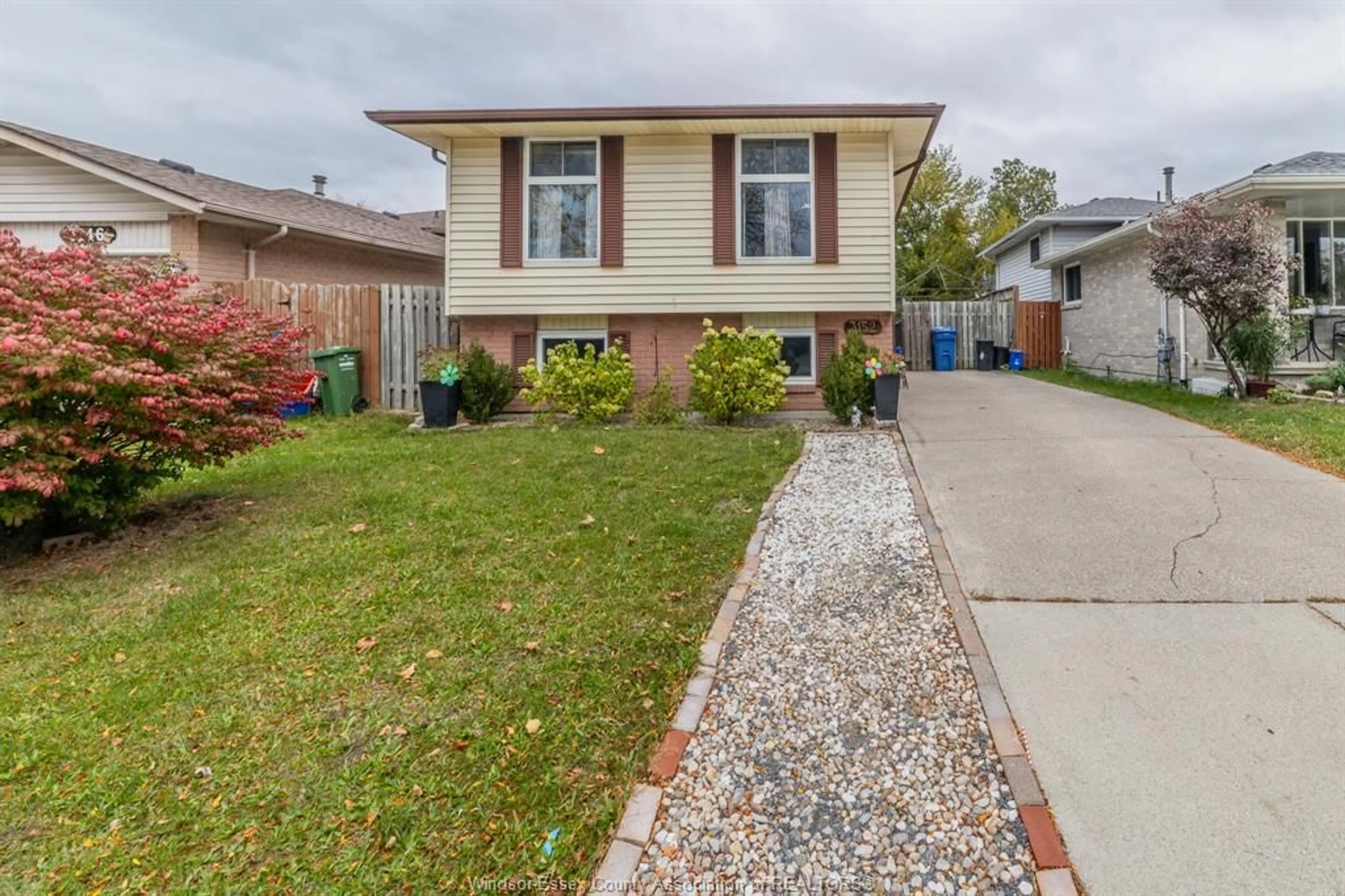 Home with vinyl exterior material, street for 3152 CONSERVATION, Windsor Ontario N8W 5B9