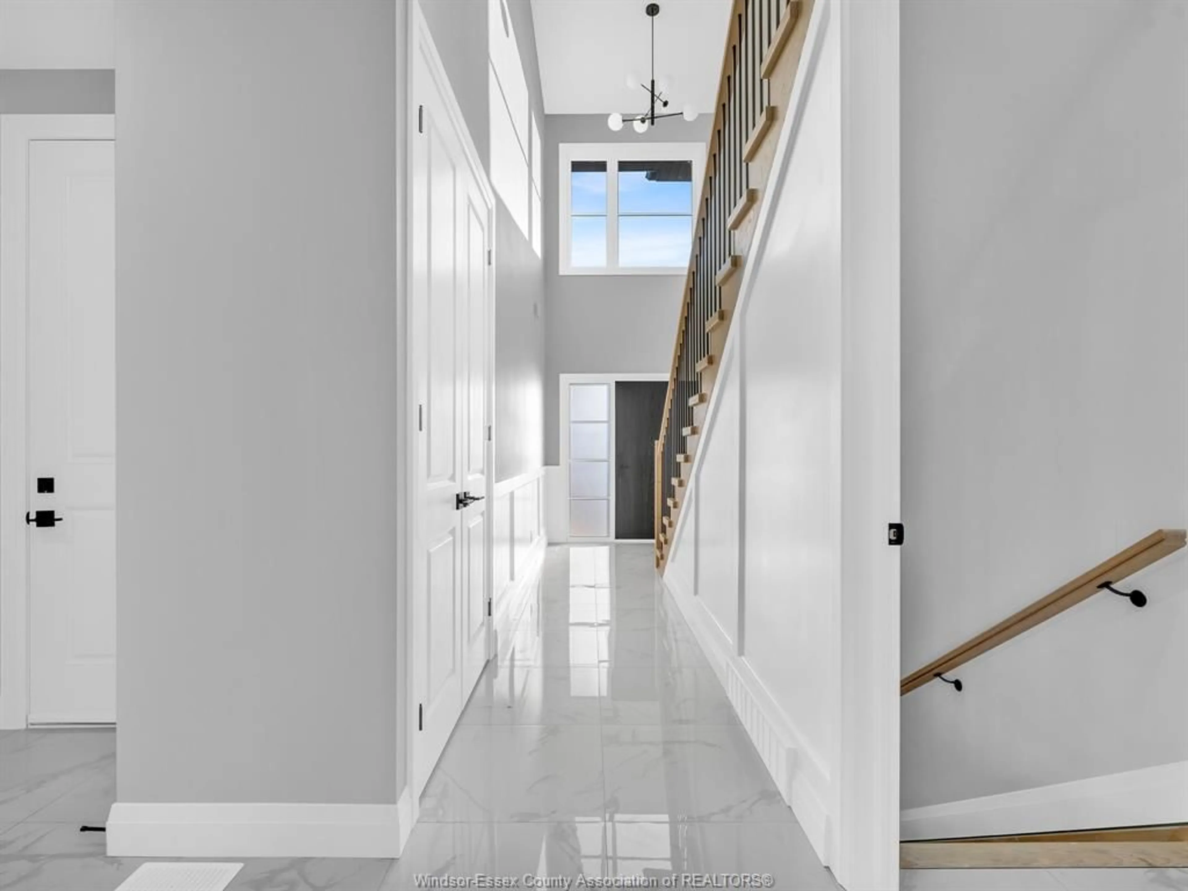 Indoor foyer for 5209 AIDEN Ave, Tecumseh Ontario N0R 1K0