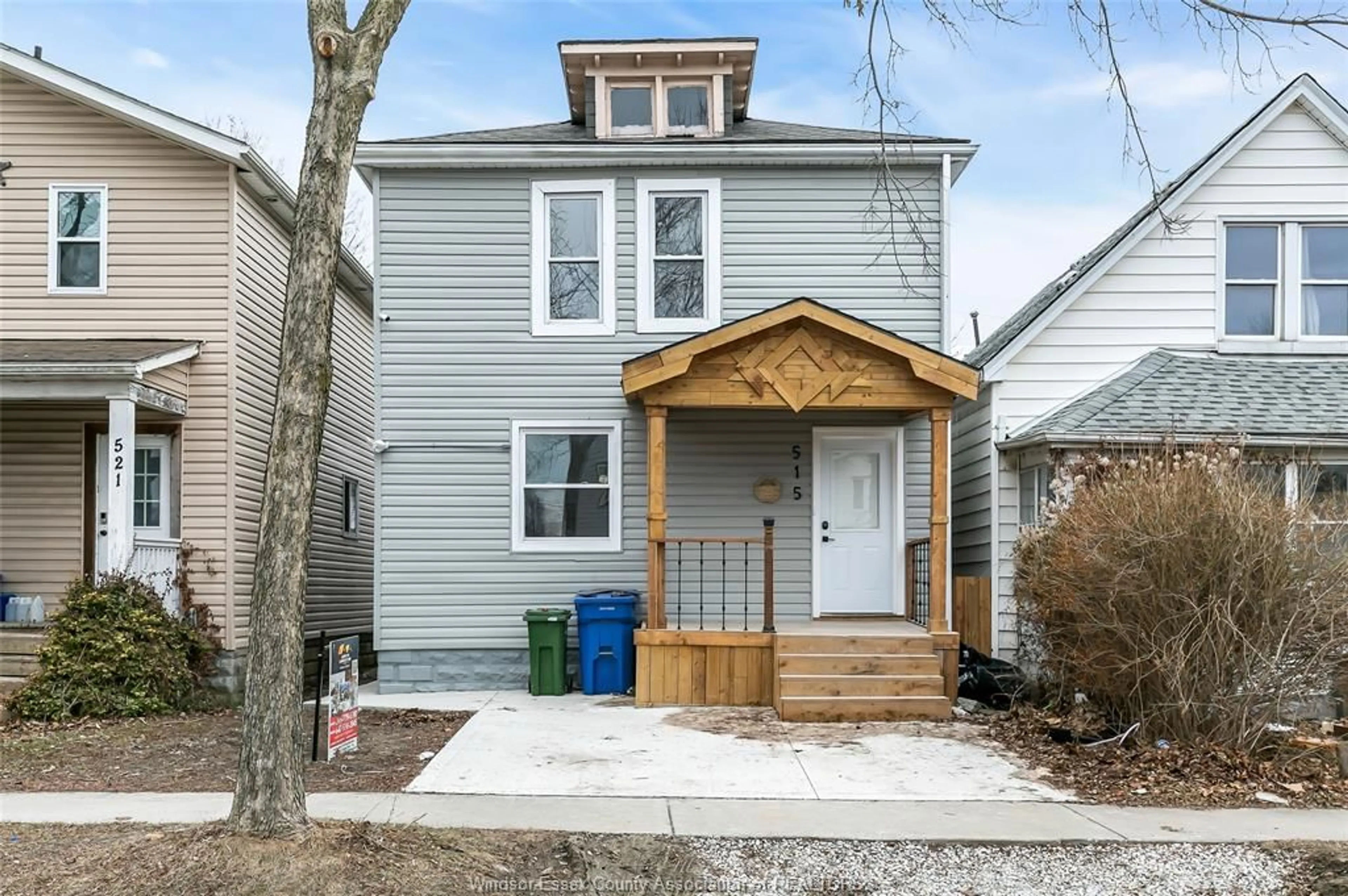 Home with vinyl exterior material, street for 515 BRIDGE Ave, Windsor Ontario N9B 2M3