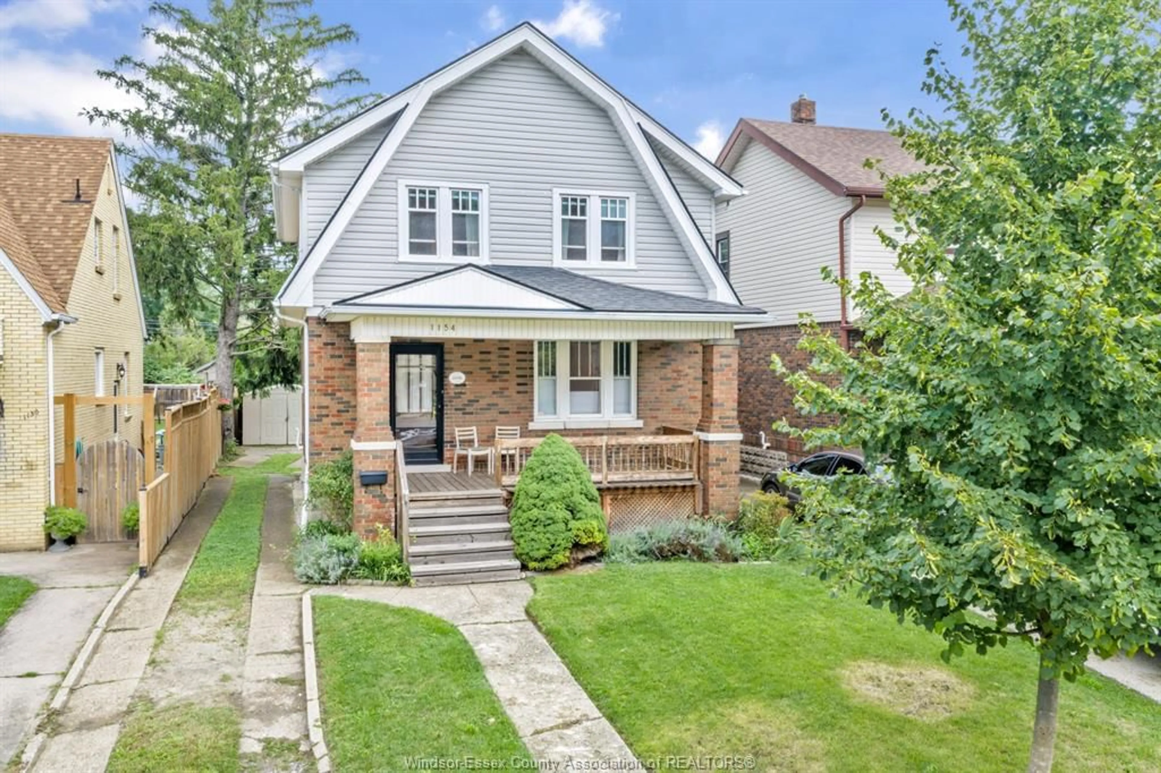 Home with brick exterior material, street for 1154 PARENT Ave, Windsor Ontario N9A 2E5