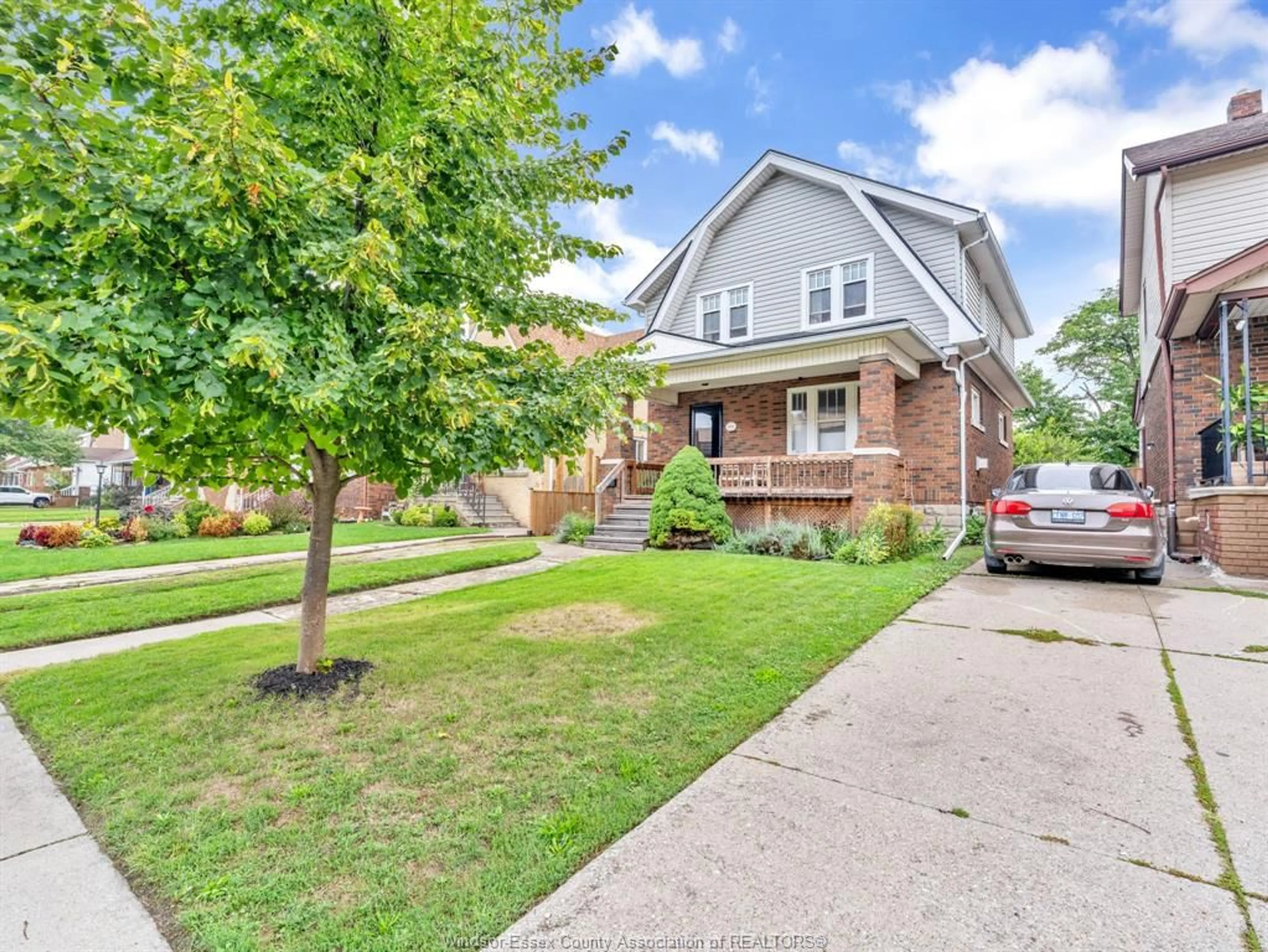 Home with brick exterior material, street for 1154 PARENT Ave, Windsor Ontario N9A 2E5