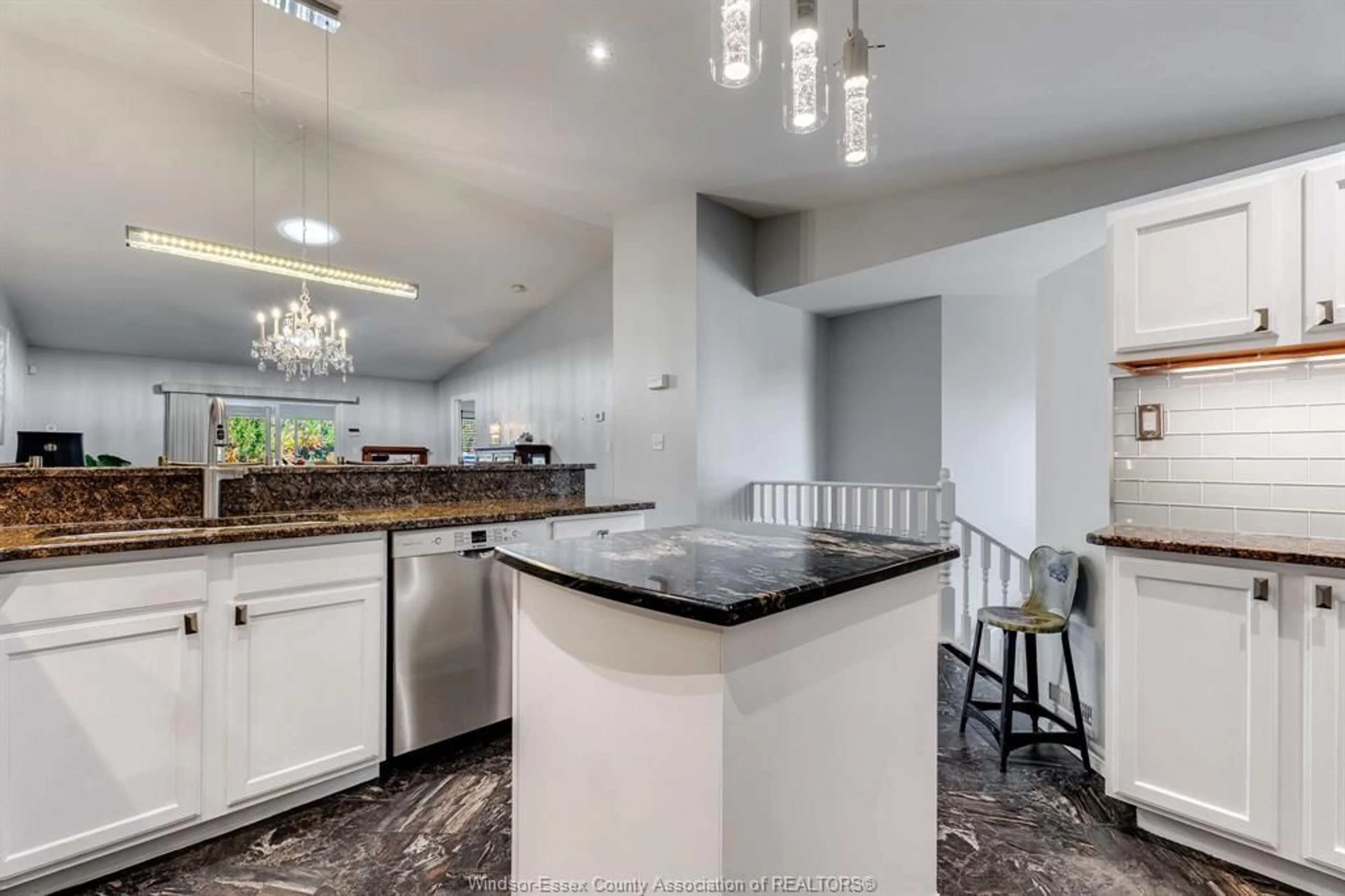 Open concept kitchen, ceramic/tile floor for 73 Theresa Trail, Leamington Ontario N8H 5M8