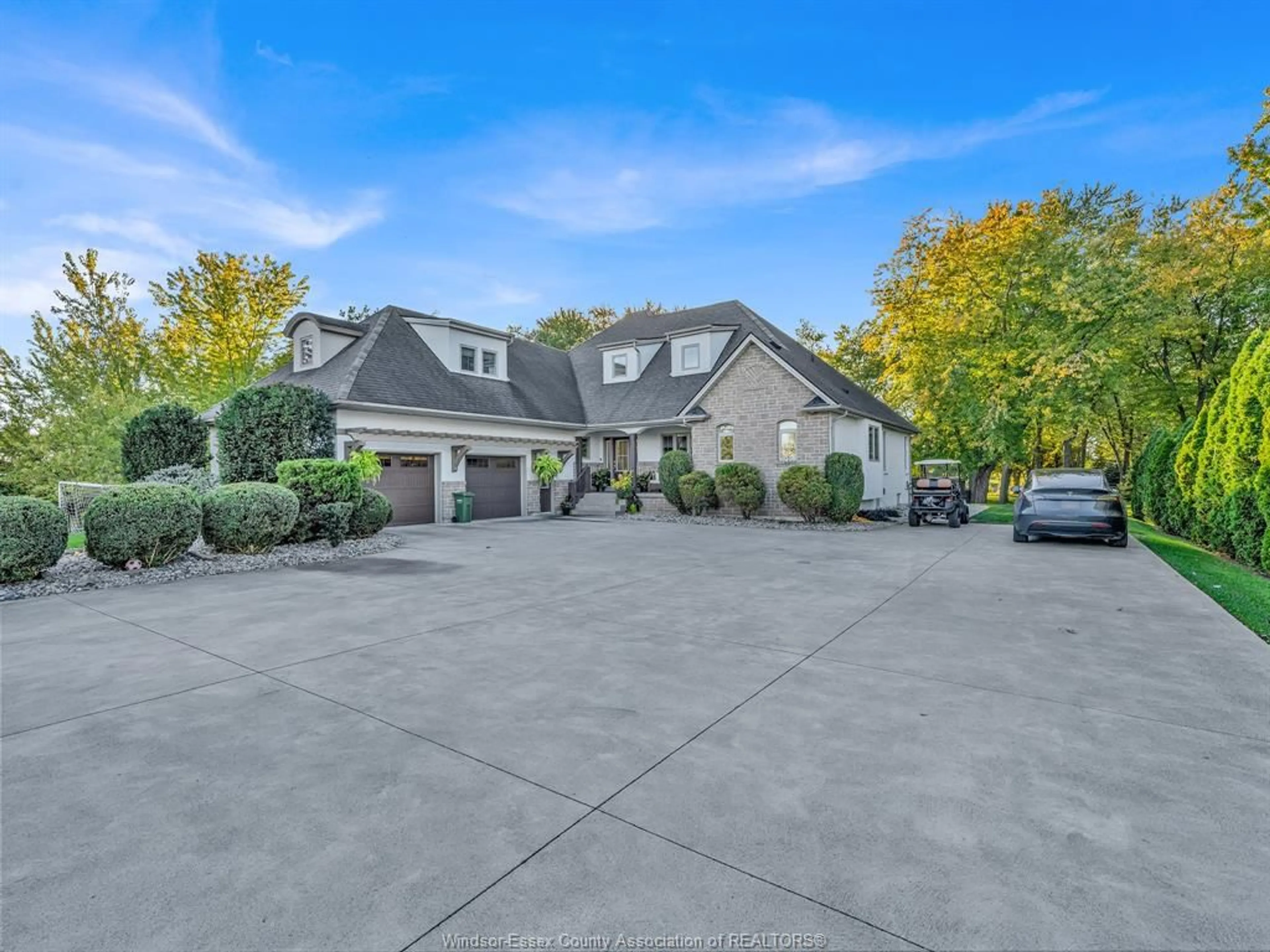 A pic from outside/outdoor area/front of a property/back of a property/a pic from drone, unknown for 427 EAST RUSCOM RIVER, Lakeshore Ontario N0R 1S0