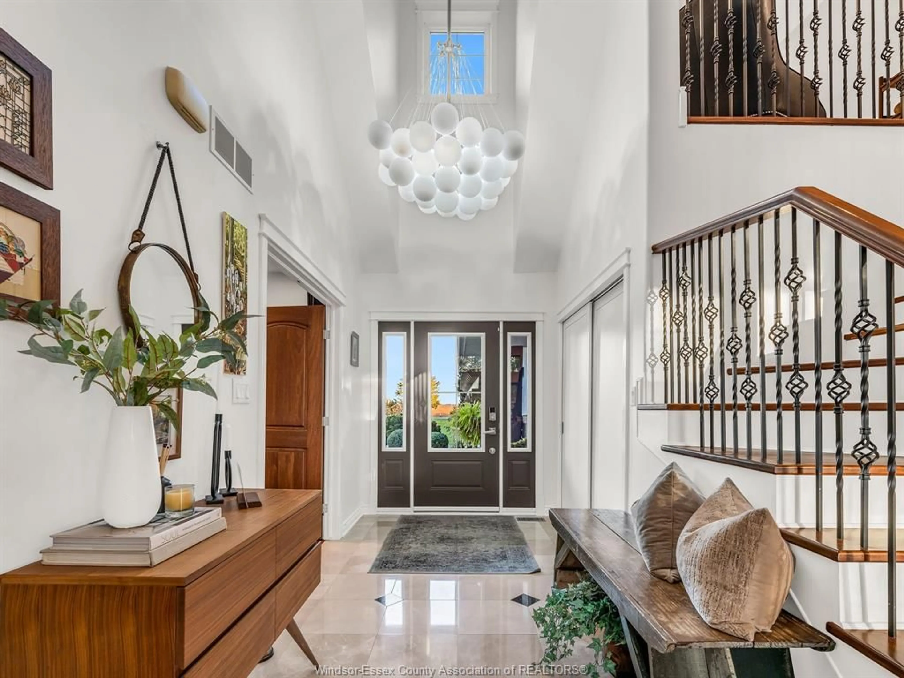 Indoor entryway for 427 EAST RUSCOM RIVER, Lakeshore Ontario N0R 1S0