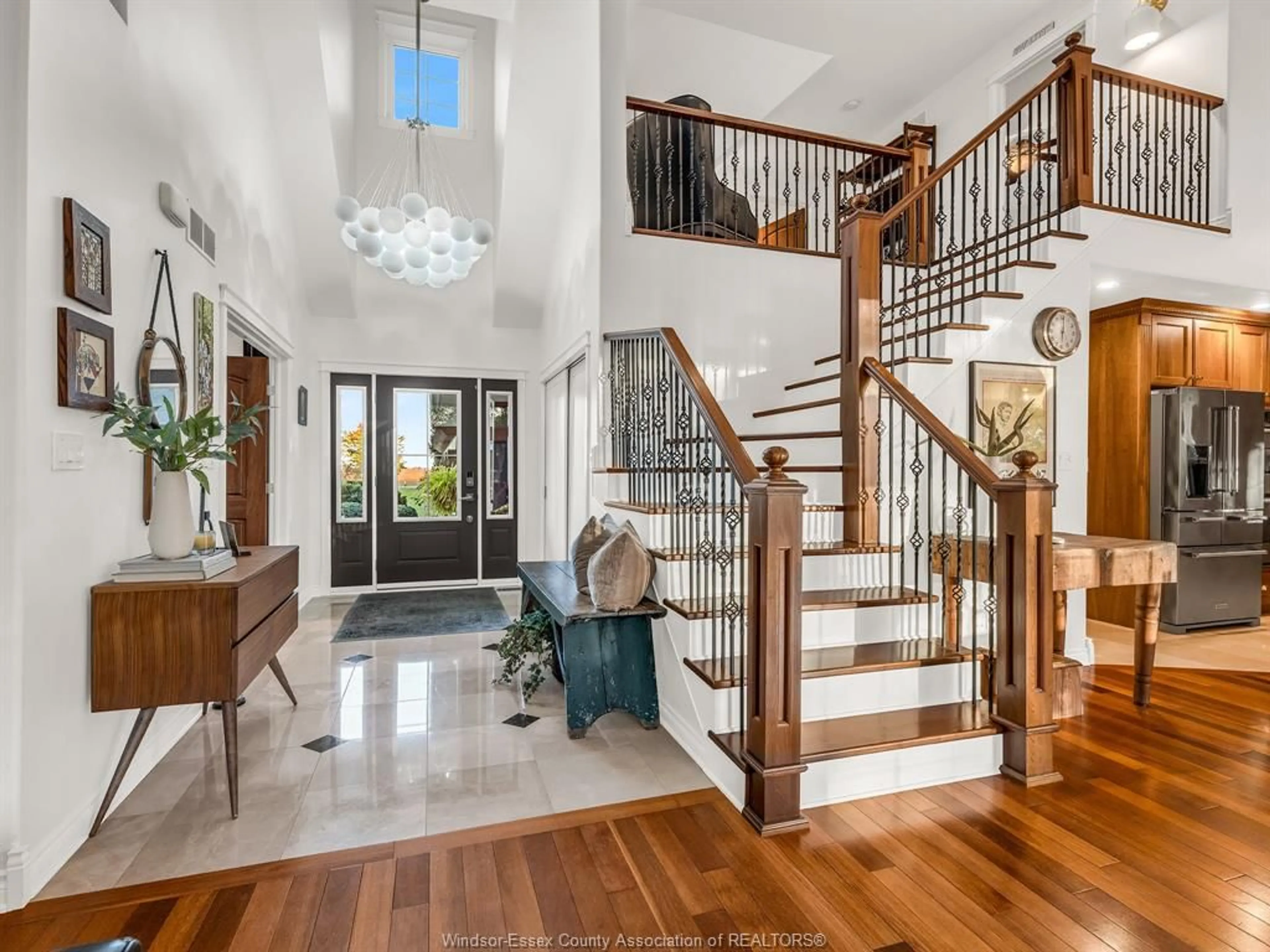 Indoor entryway for 427 EAST RUSCOM RIVER, Lakeshore Ontario N0R 1S0