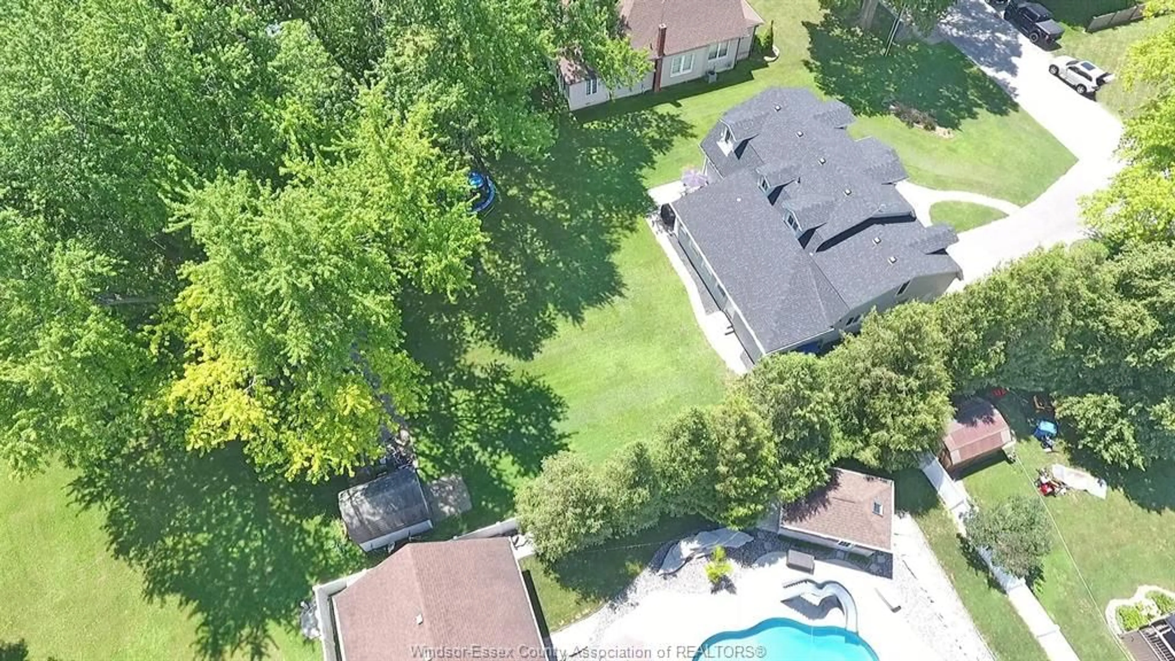 A pic from outside/outdoor area/front of a property/back of a property/a pic from drone, unknown for 290 CLITHROW St, Harrow Ontario N0R 1G0