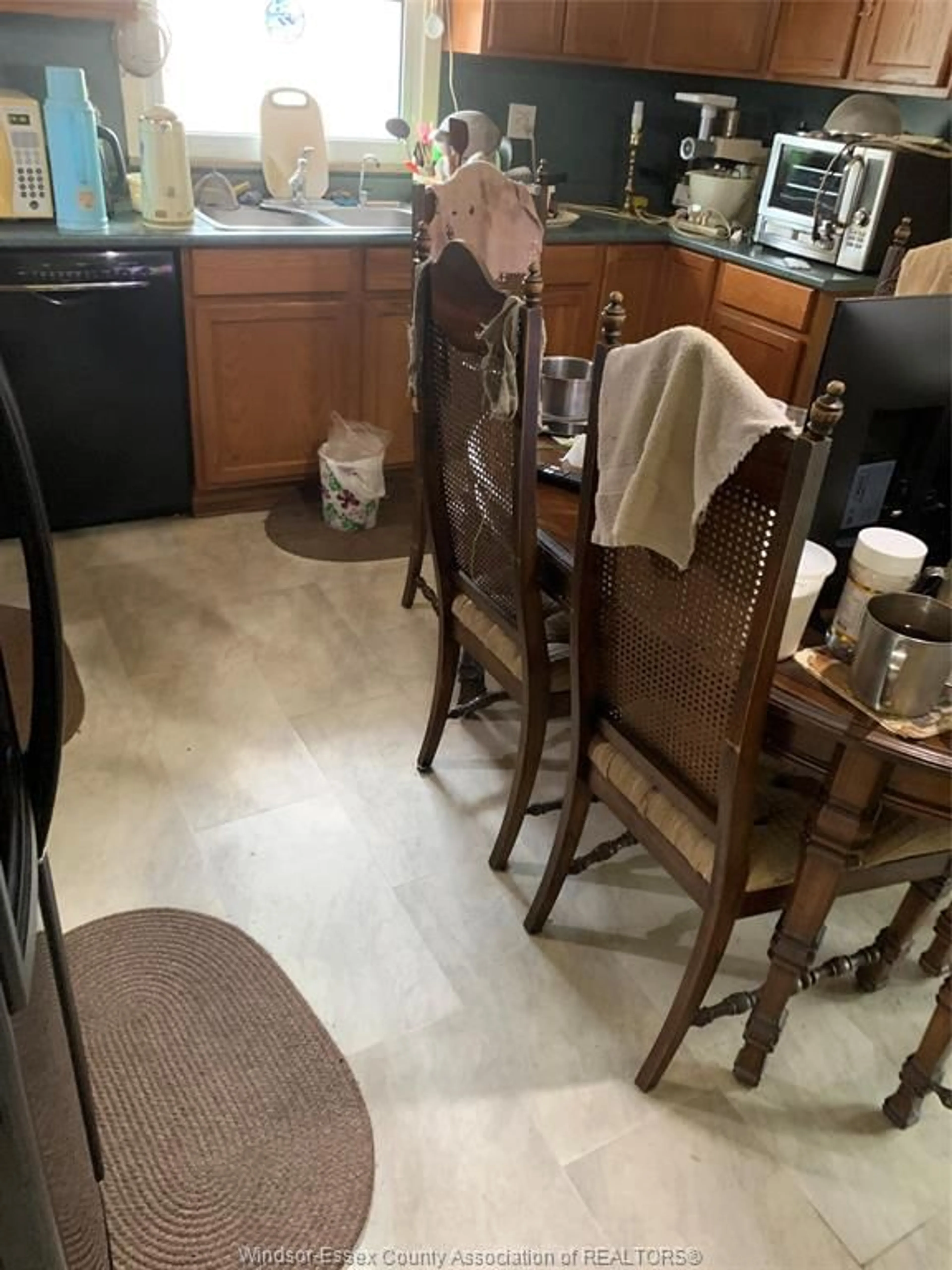 Dining room, floor is not visible for 1940 DOMINION, Windsor Ontario N9B 3H9