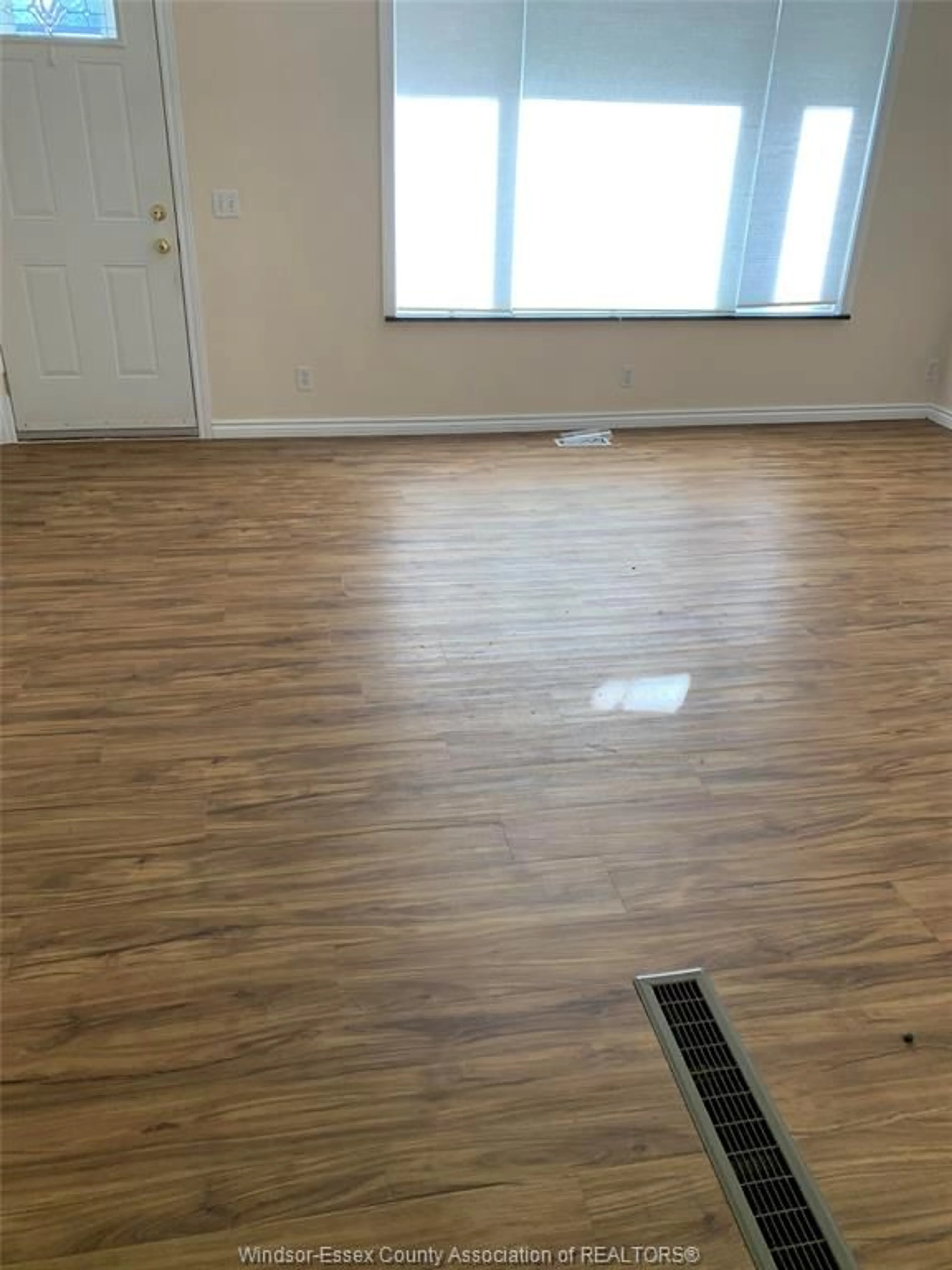 A pic of a room for 1940 DOMINION, Windsor Ontario N9B 3H9