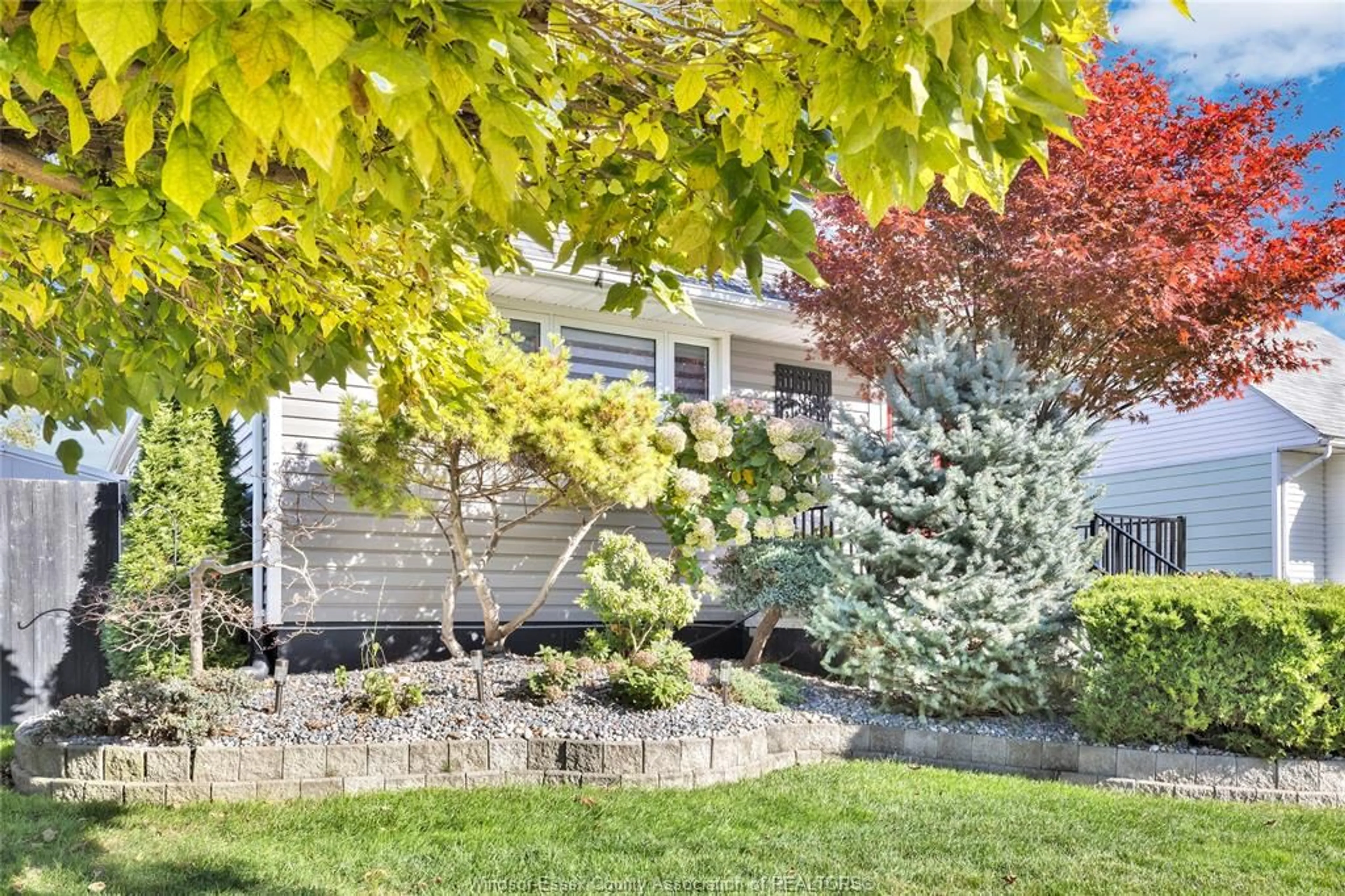 Unknown for 1876 OLIVE Rd, Windsor Ontario N8T 1R2