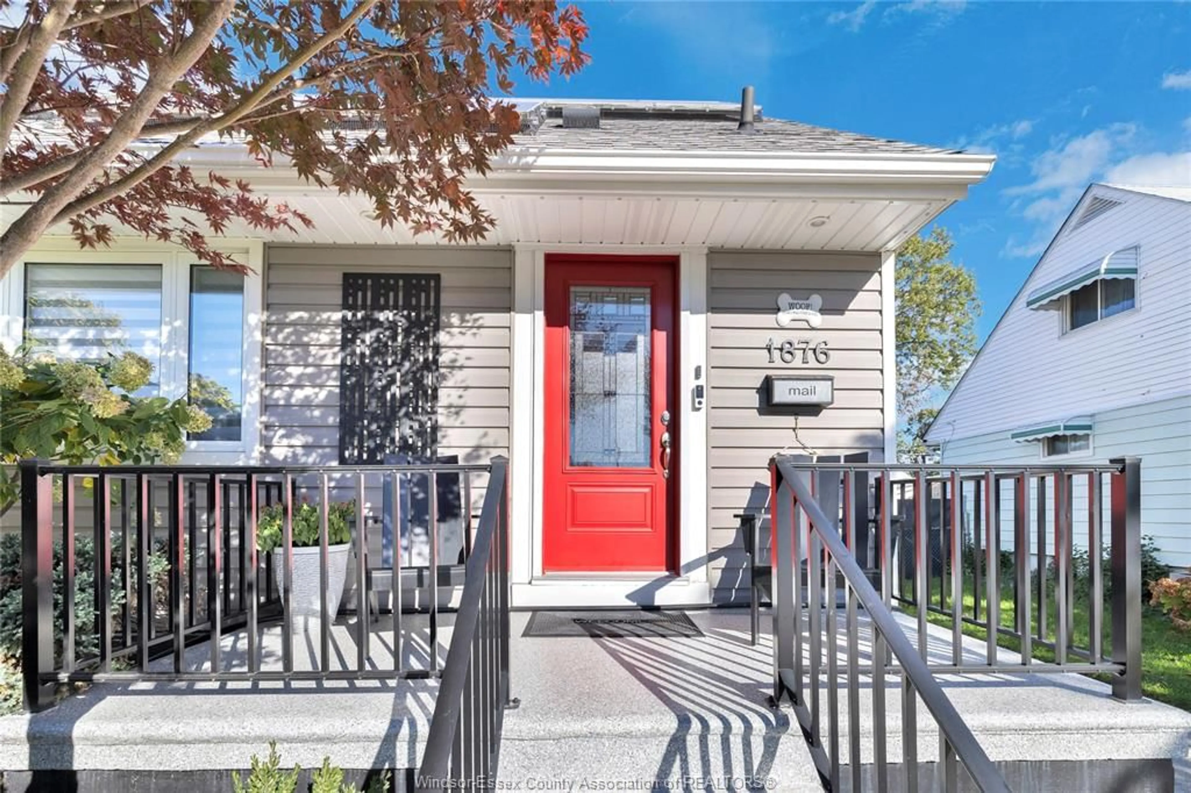 Unknown for 1876 OLIVE Rd, Windsor Ontario N8T 1R2