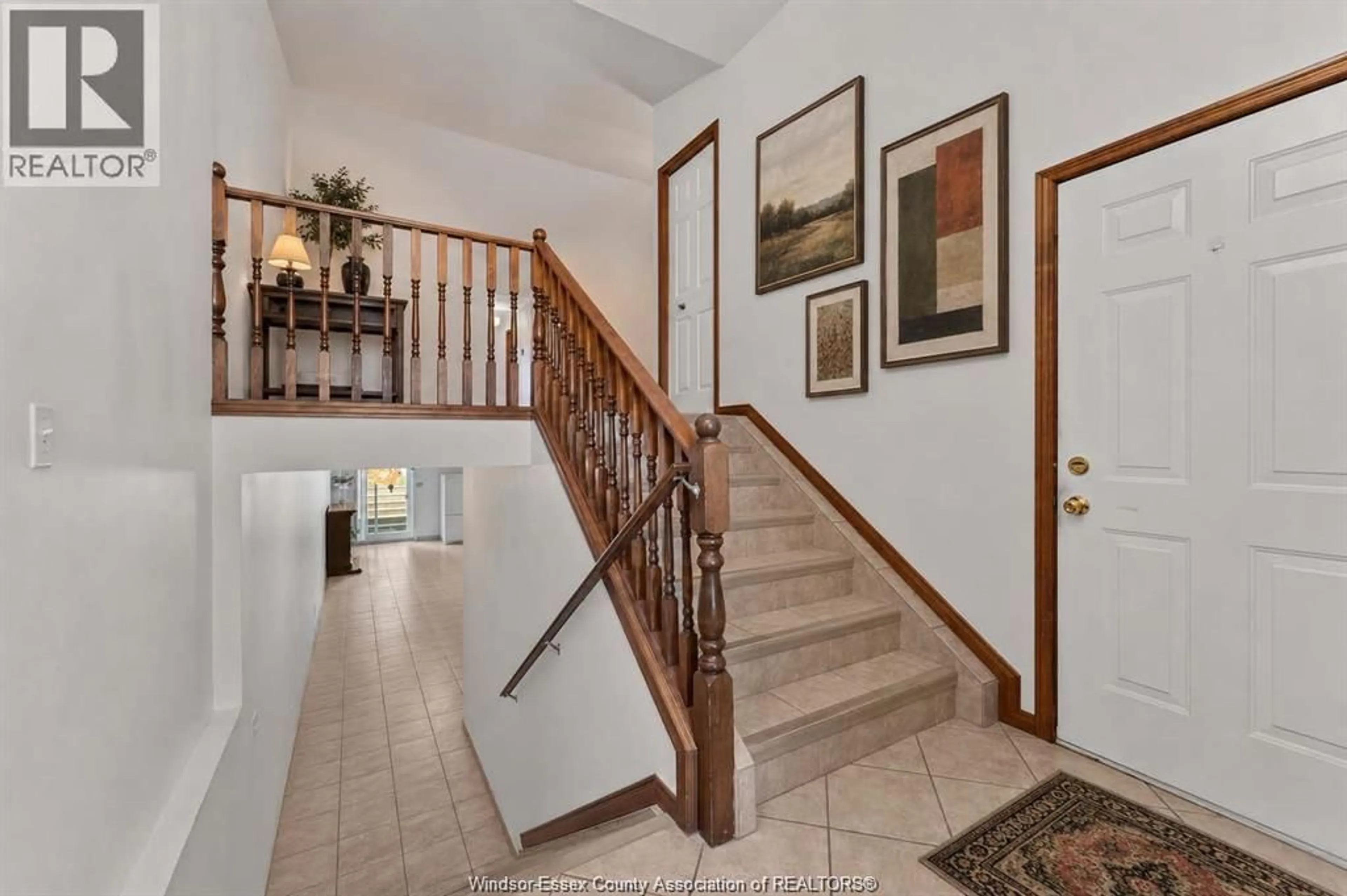 Indoor foyer for 64 TOFFLEMIRE Crt, Amherstburg Ontario N9V 4E4