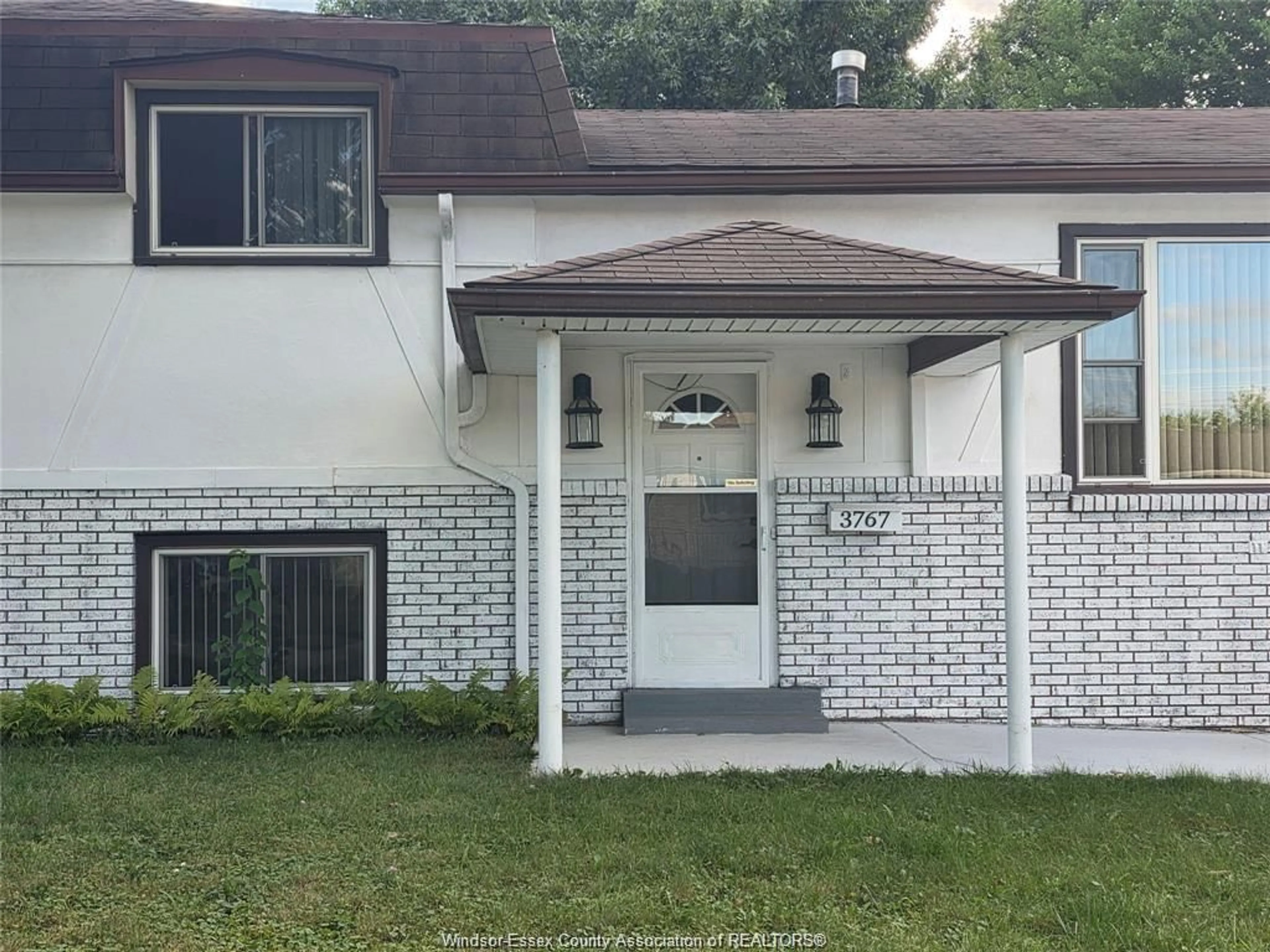 Home with brick exterior material, unknown for 3767 TURNER, Windsor Ontario N8W 3N2