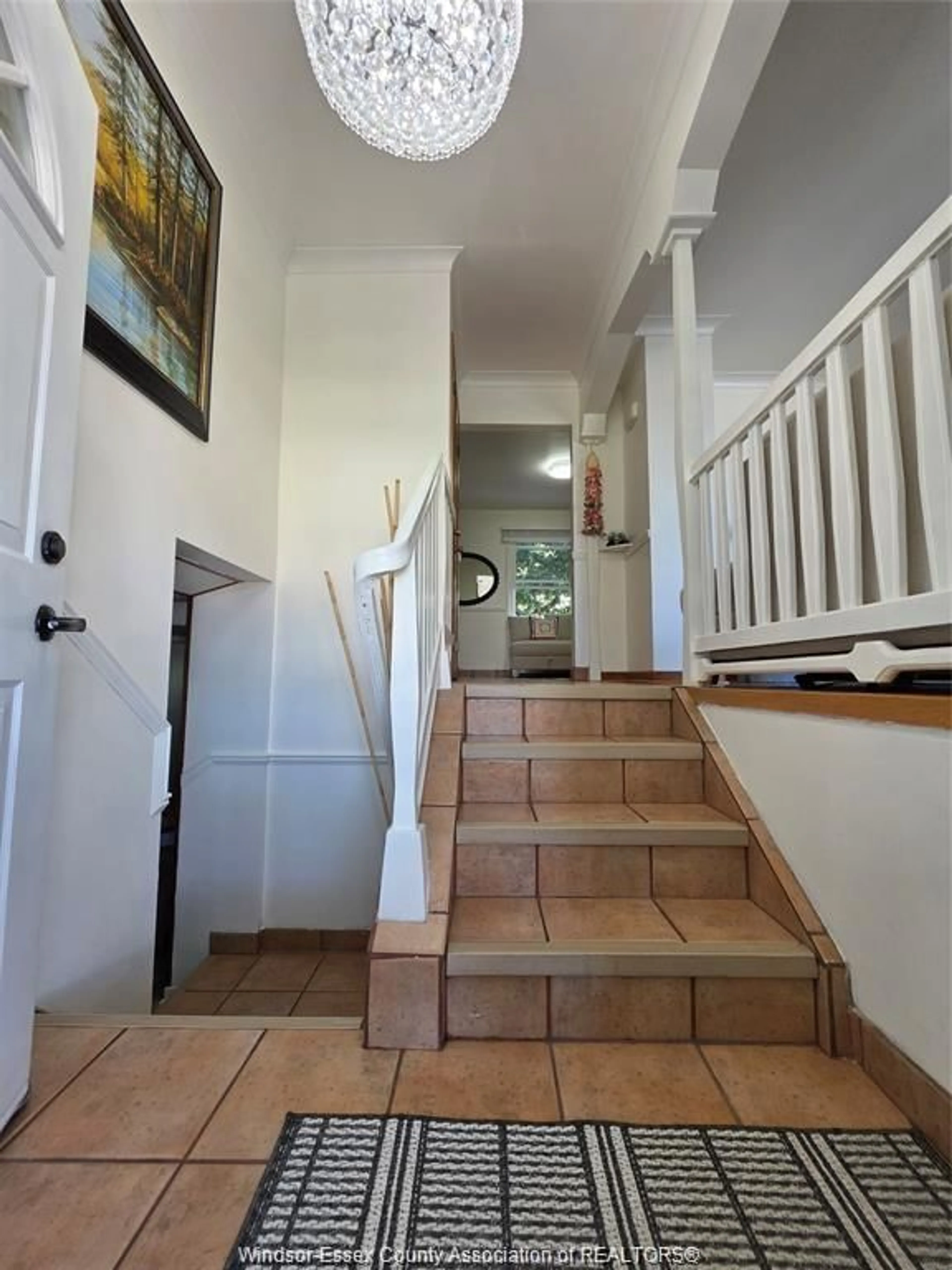 Indoor foyer for 3767 TURNER, Windsor Ontario N8W 3N2