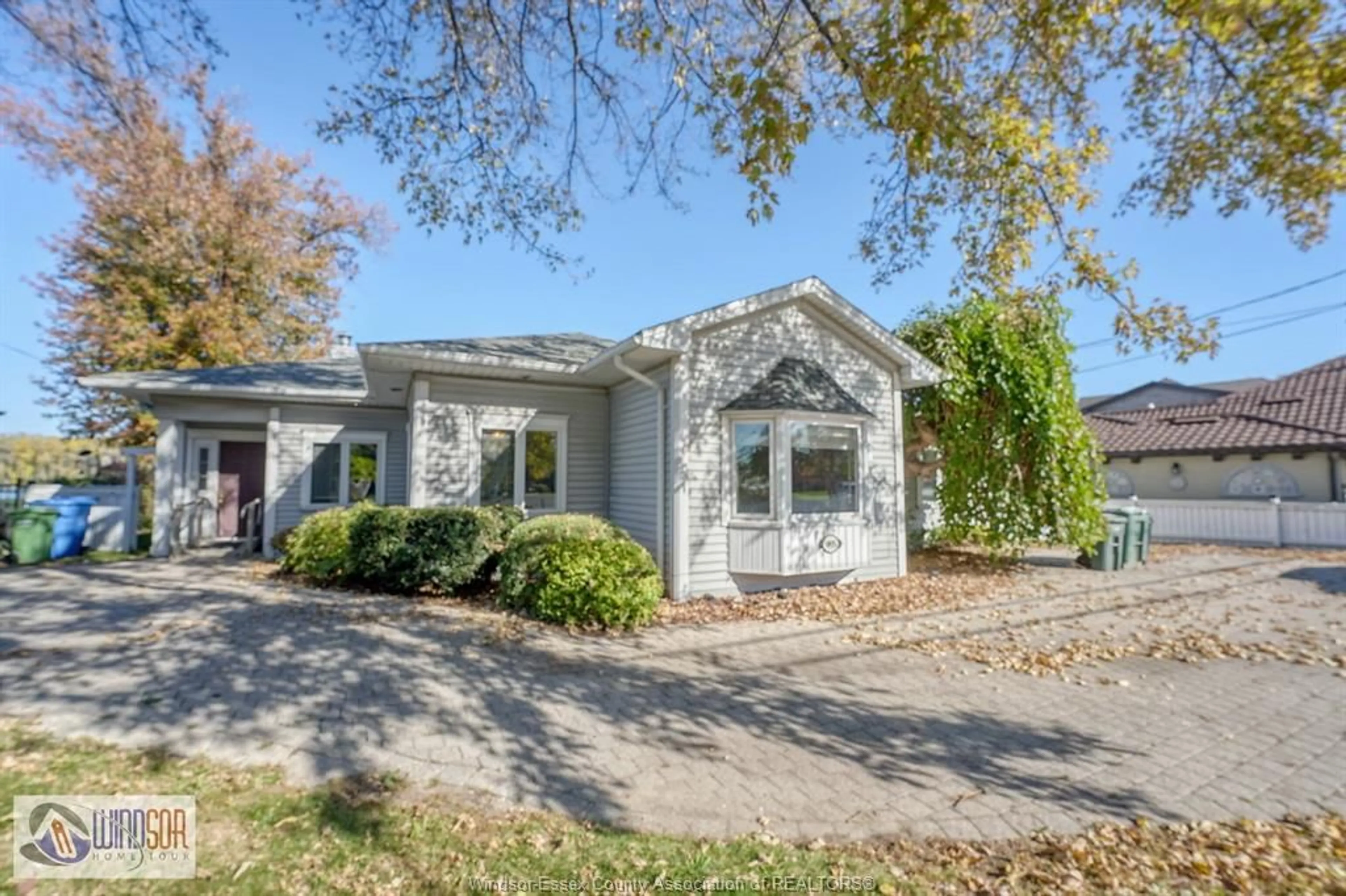 Unknown for 9906 RIVERSIDE Dr, Windsor Ontario N8P 1A1