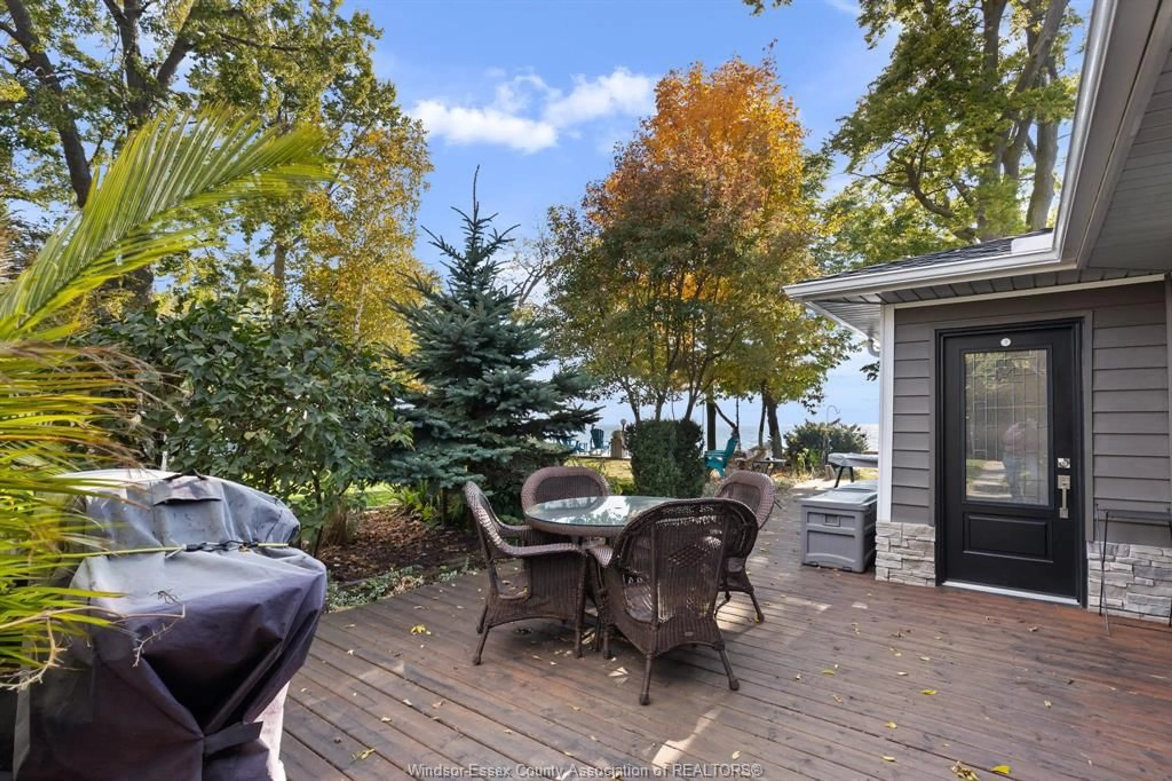 Patio, water/lake/river/ocean view for 475 LAKECREST Crt, Harrow Ontario N0R 1G0