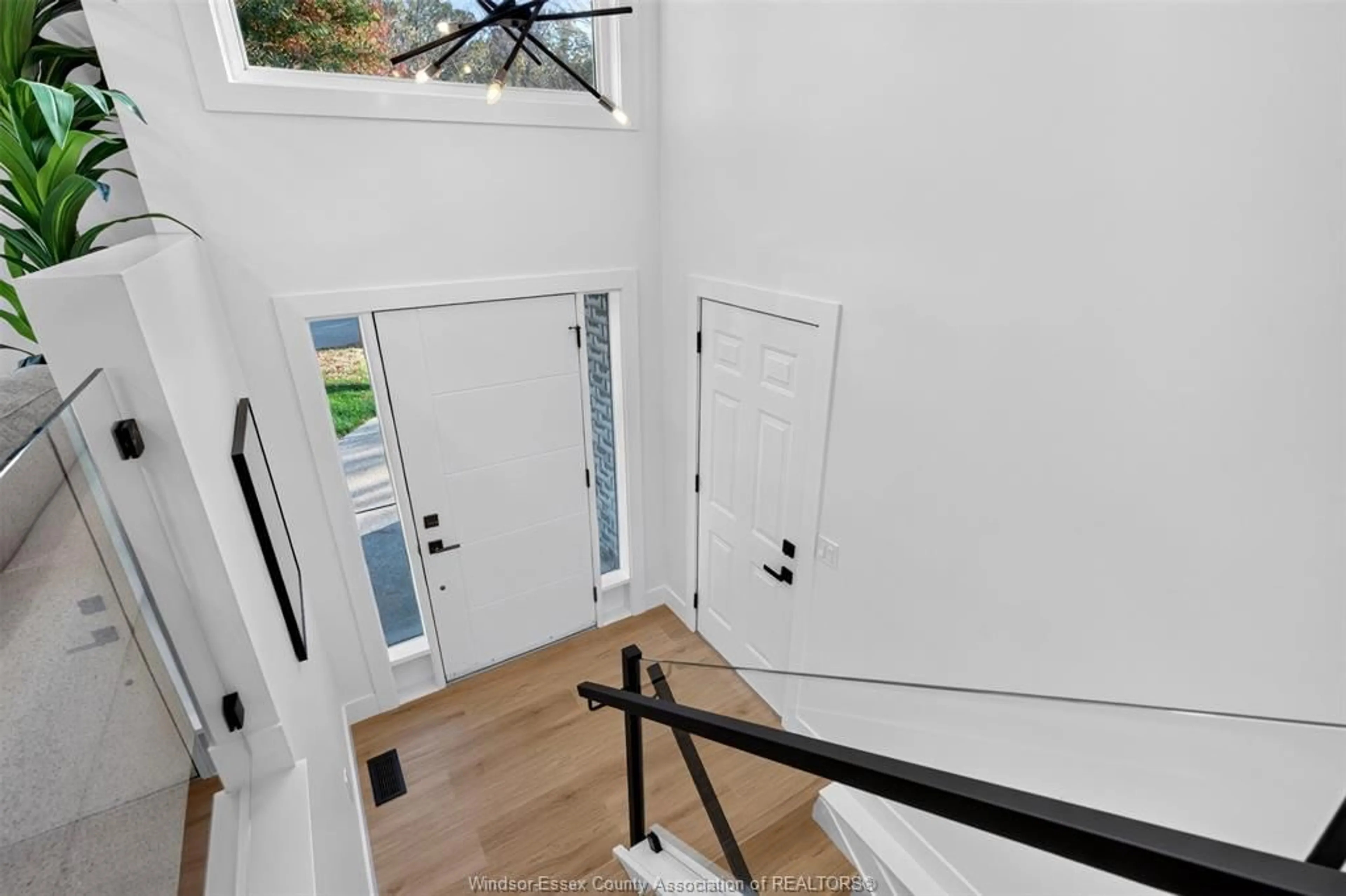 Indoor entryway for 3720 Shinglecreek, Windsor Ontario N8W 5T8