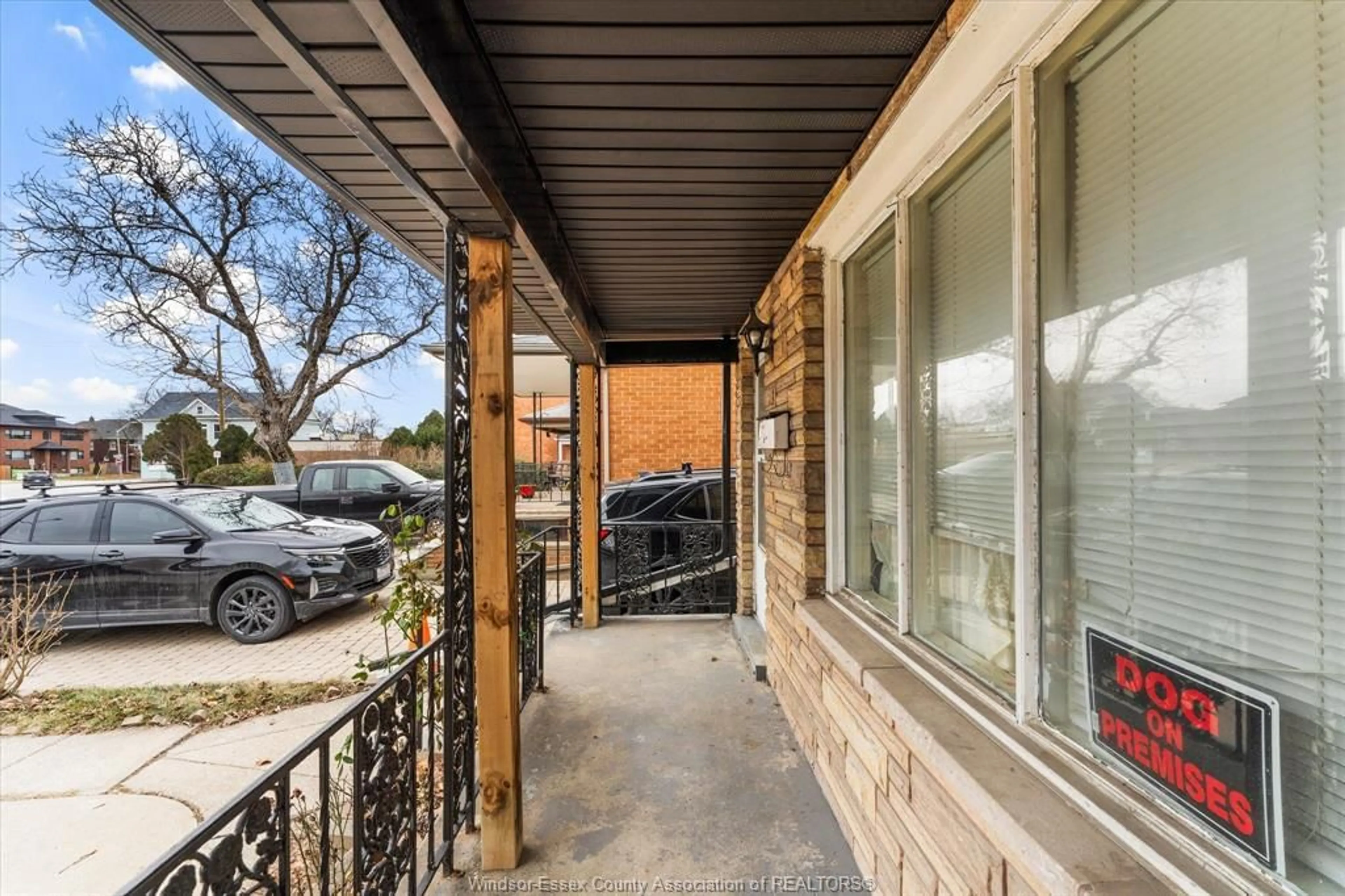 Patio, street for 749 GLENGARRY Ave, Windsor Ontario N9A 1R4