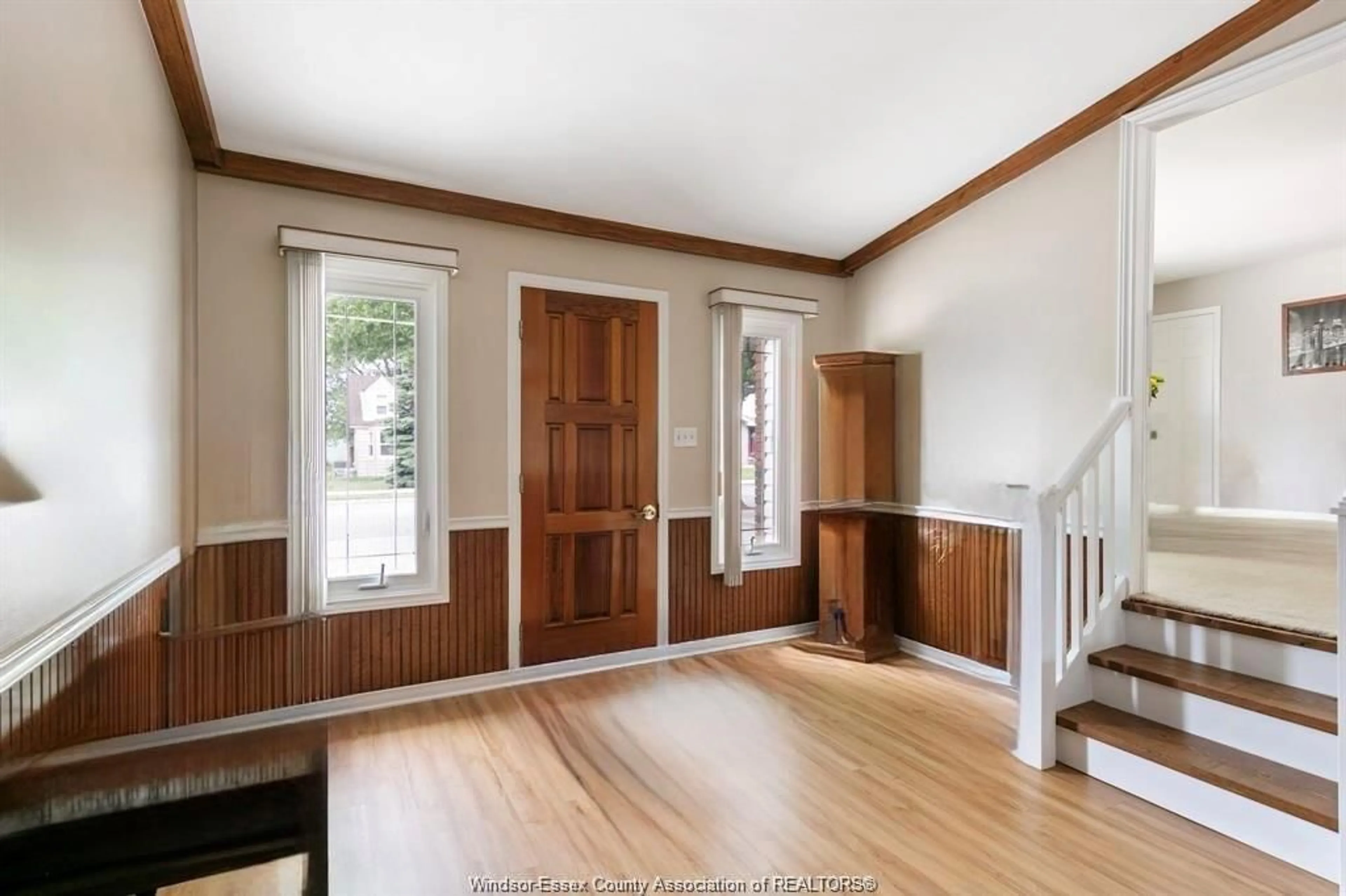 Indoor entryway for 2530 ST . ALPHONSE Ave, Tecumseh Ontario N8N 2X4
