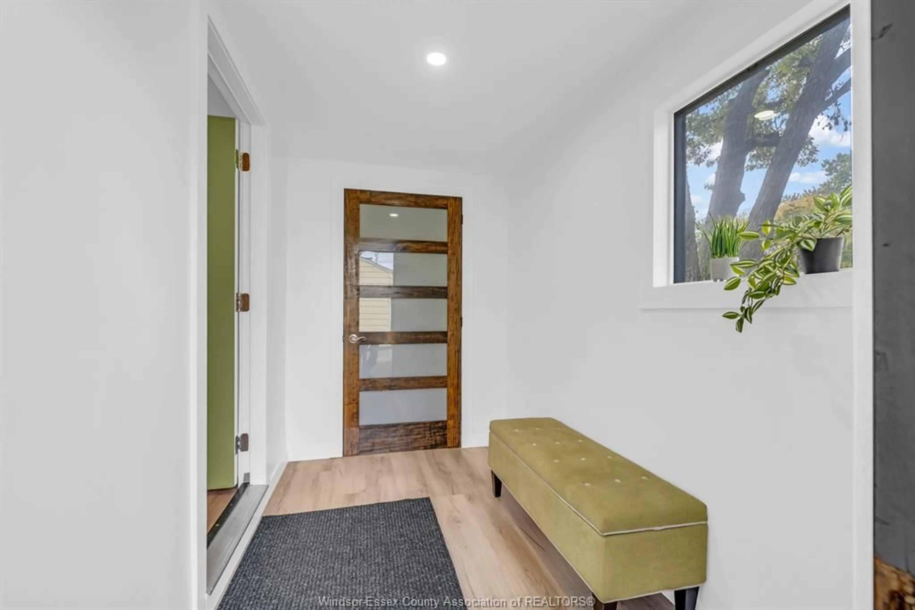 Indoor entryway for 1086 BROCK St, Windsor Ontario N9C 2V2