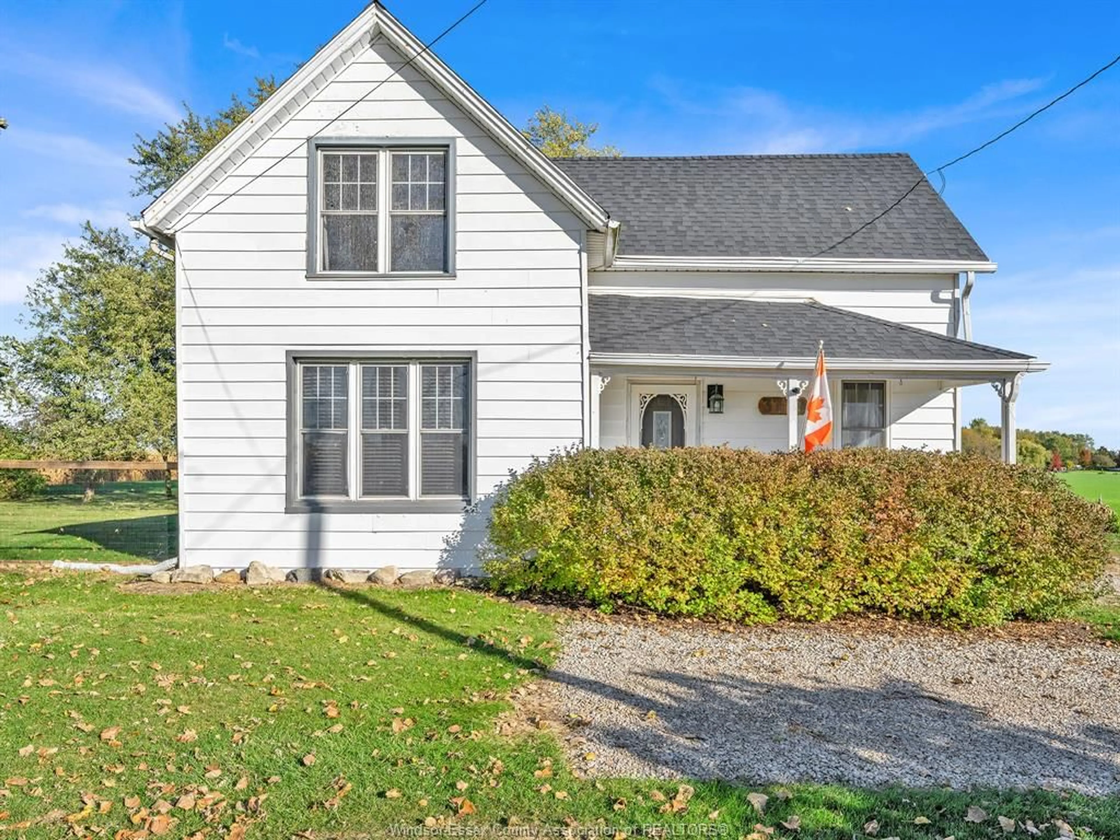 Home with vinyl exterior material, street for 3779 3RD CONCESSION NORTH, Amherstburg Ontario N9V 2Y9