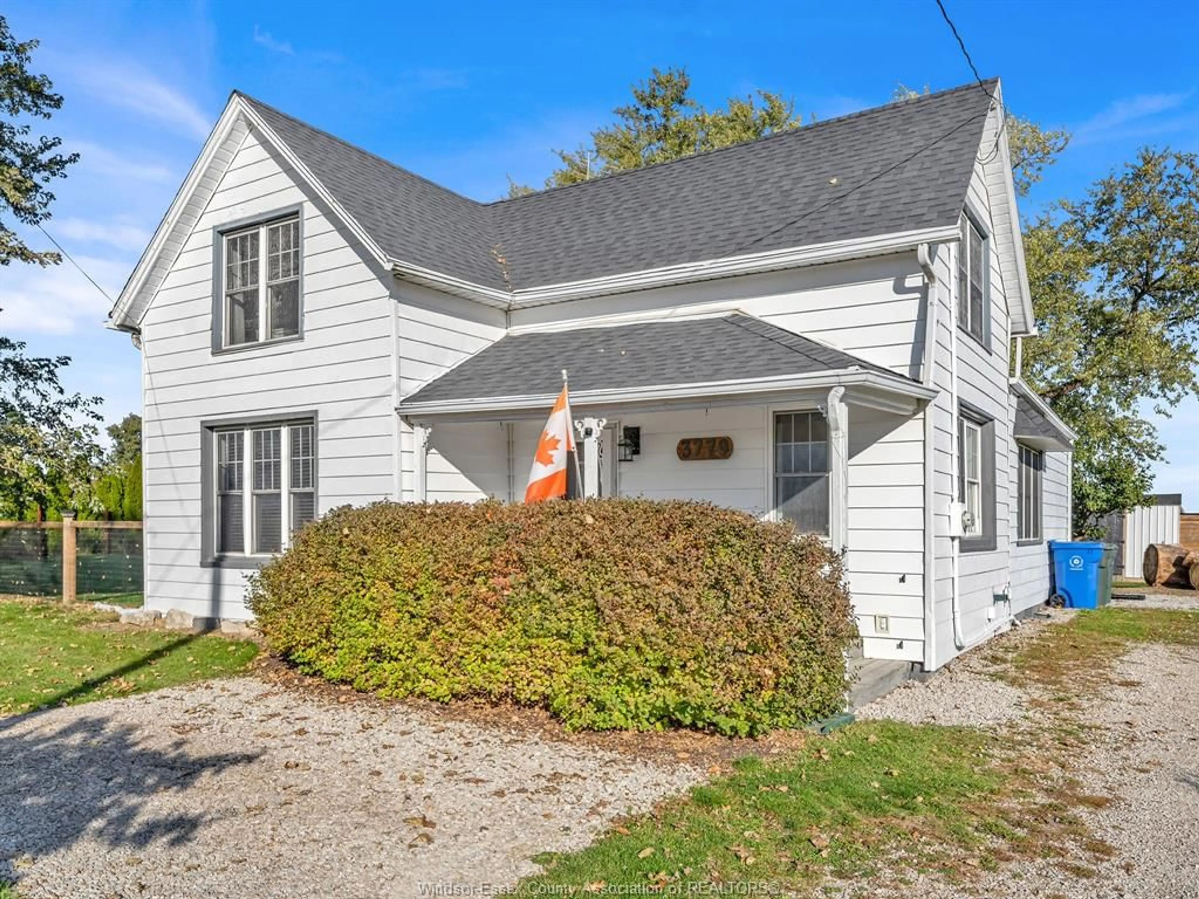 A pic from outside/outdoor area/front of a property/back of a property/a pic from drone, street for 3779 3RD CONCESSION NORTH, Amherstburg Ontario N9V 2Y9