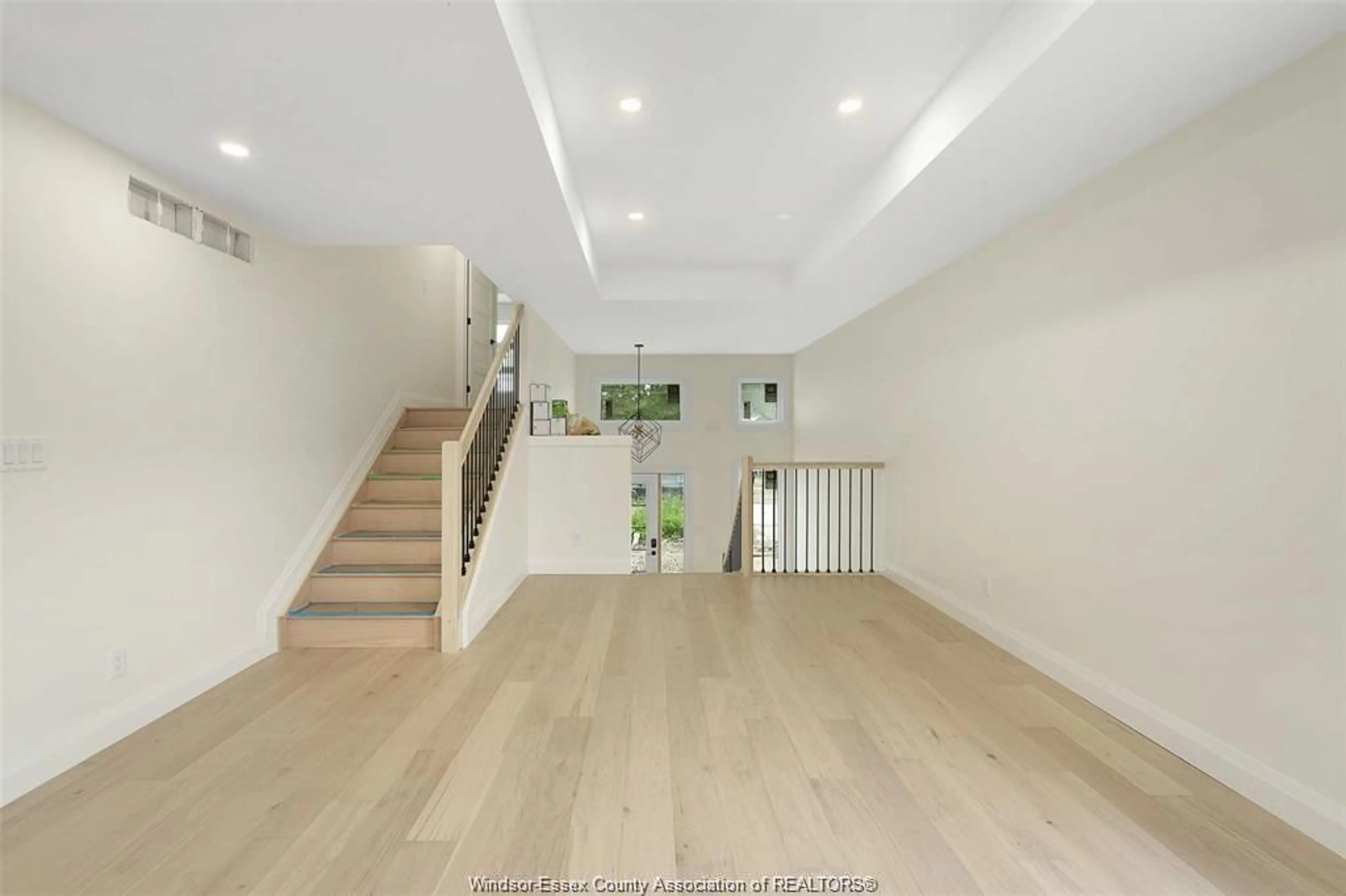 Indoor foyer for 3294 Riberdy, Windsor Ontario N8W 3T9