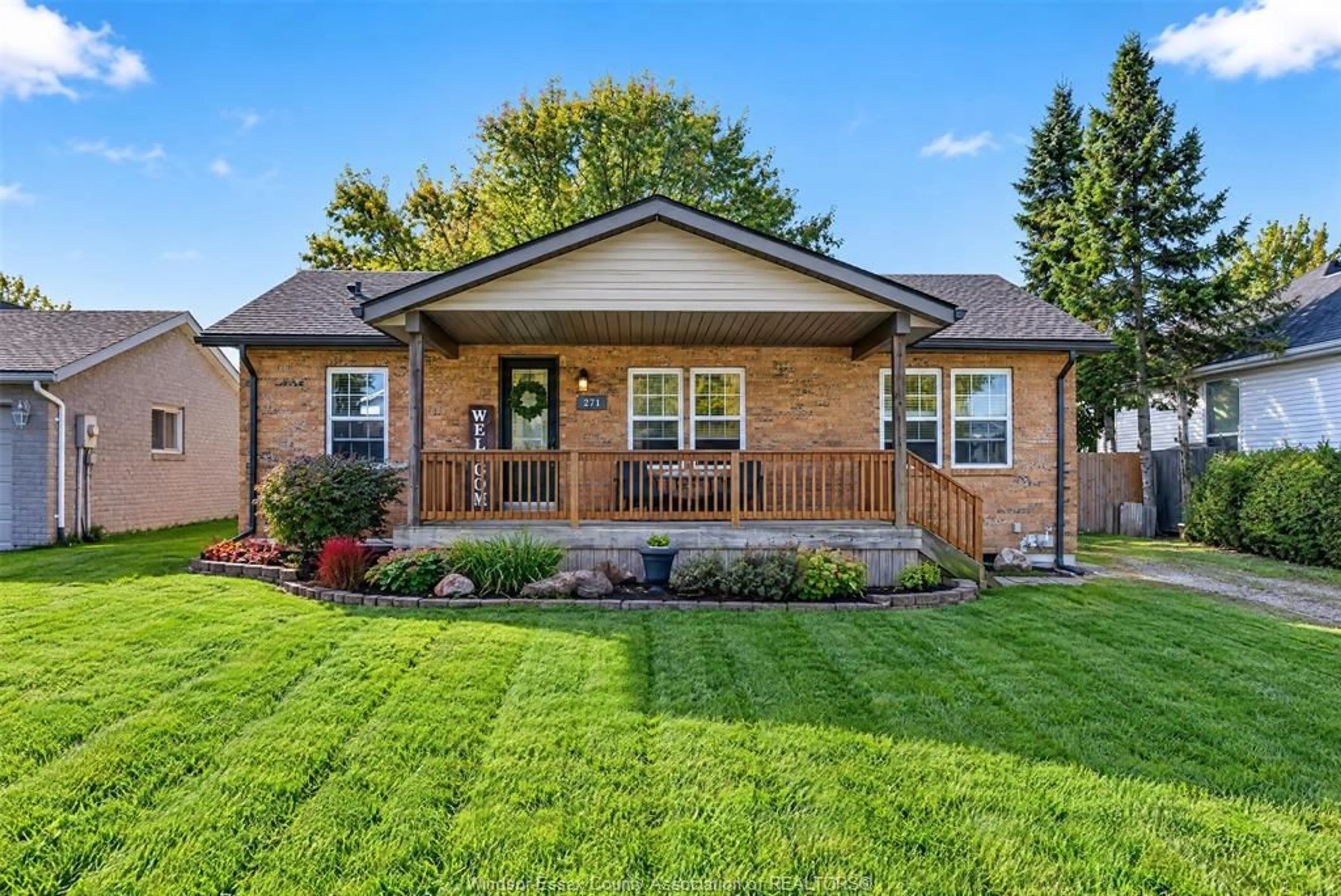 Home with brick exterior material, street for 271 MAPLE, Harrow Ontario N0R 1G0