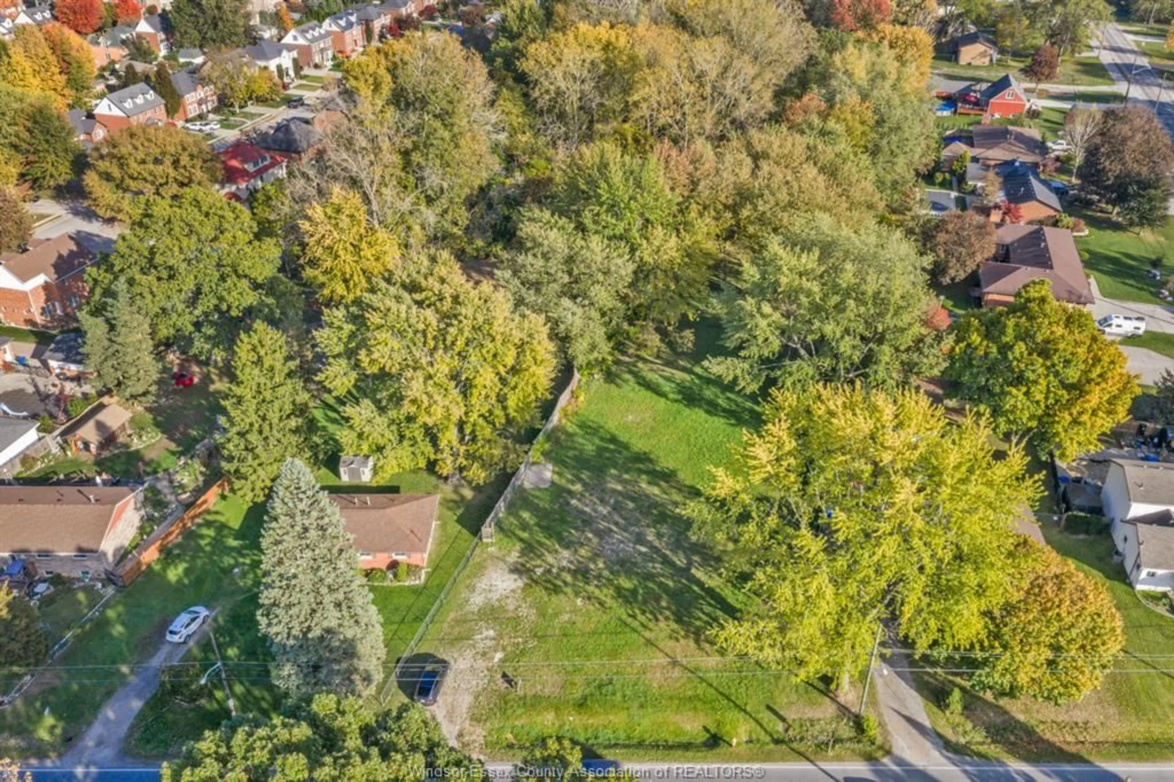 A pic from outside/outdoor area/front of a property/back of a property/a pic from drone, unknown for 6473 MATCHETTE Rd, LaSalle Ontario N9J 2J8