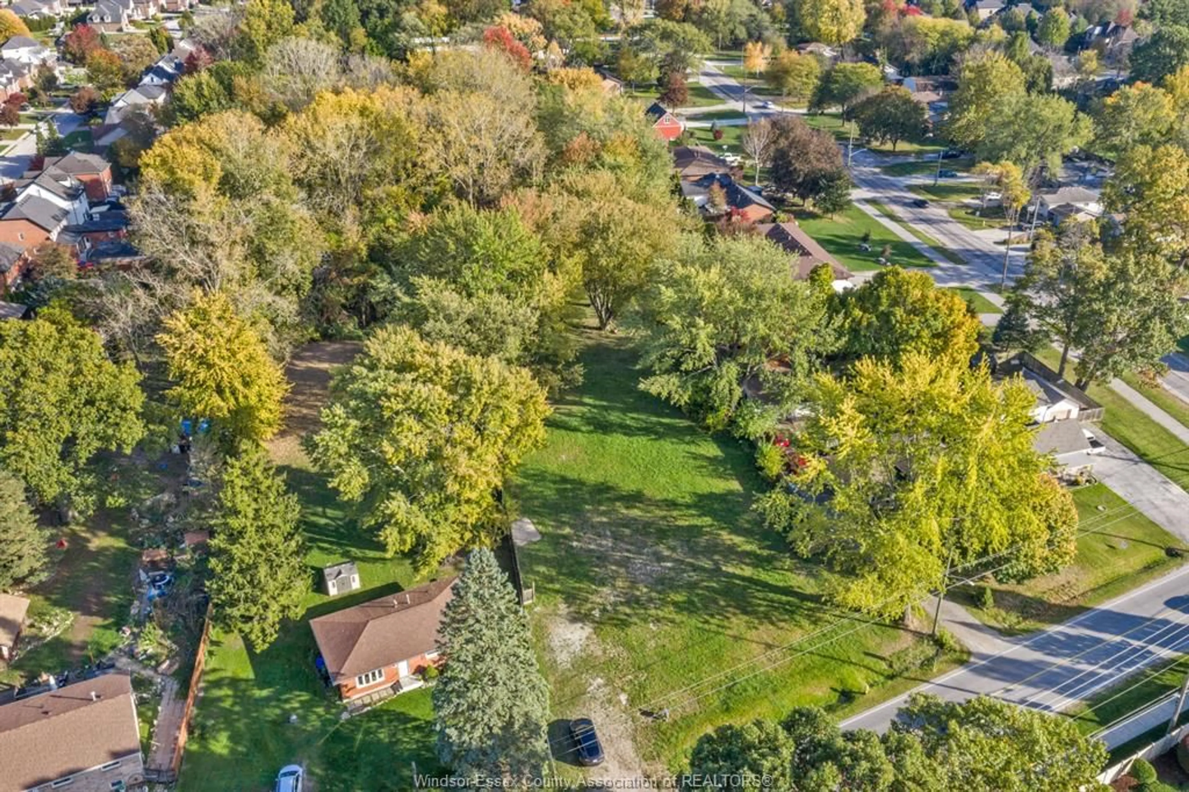 A pic from outside/outdoor area/front of a property/back of a property/a pic from drone, street for 6473 MATCHETTE Rd, LaSalle Ontario N9J 2J8