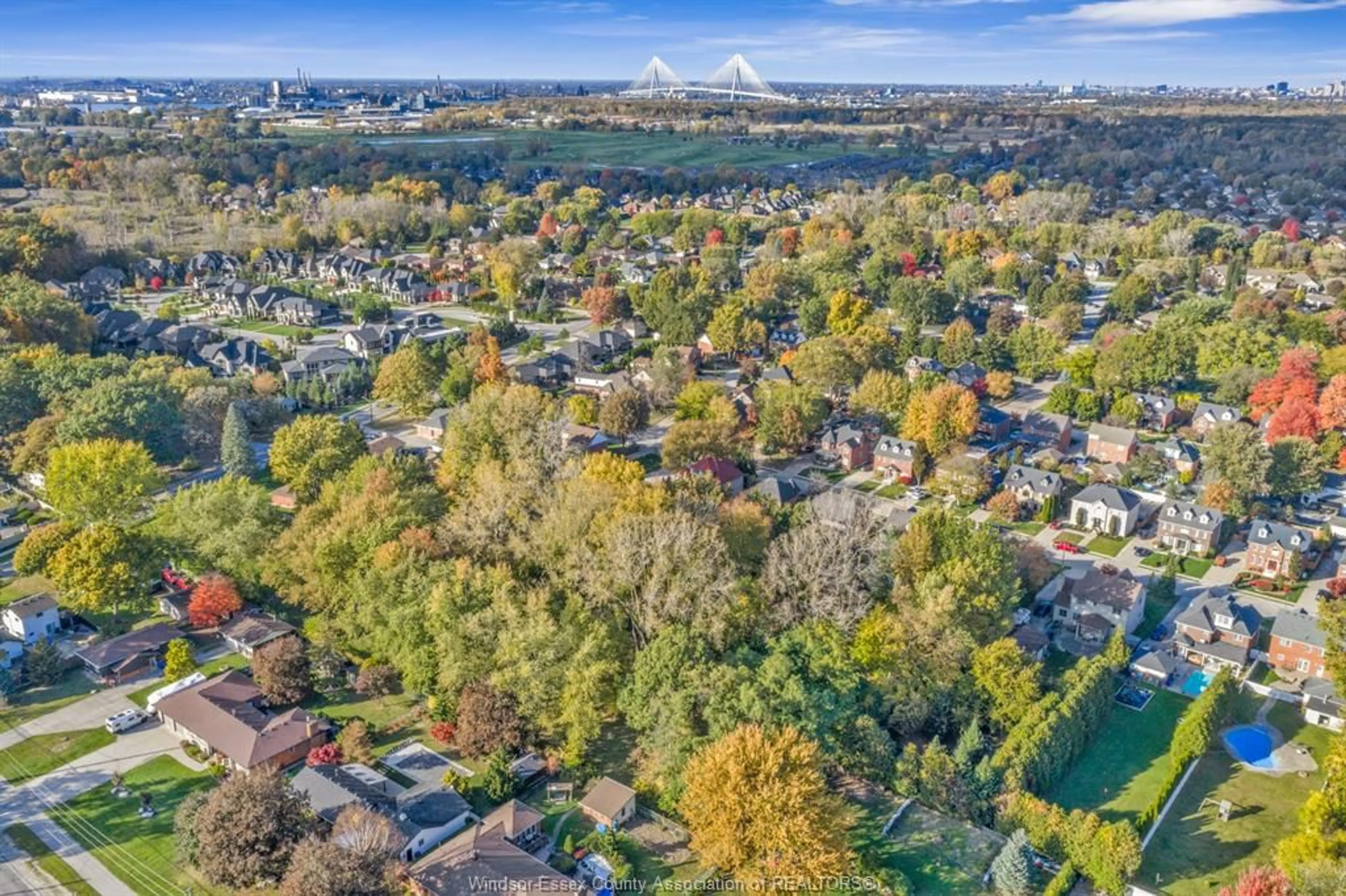 A pic from outside/outdoor area/front of a property/back of a property/a pic from drone, unknown for 6473 MATCHETTE Rd, LaSalle Ontario N9J 2J8