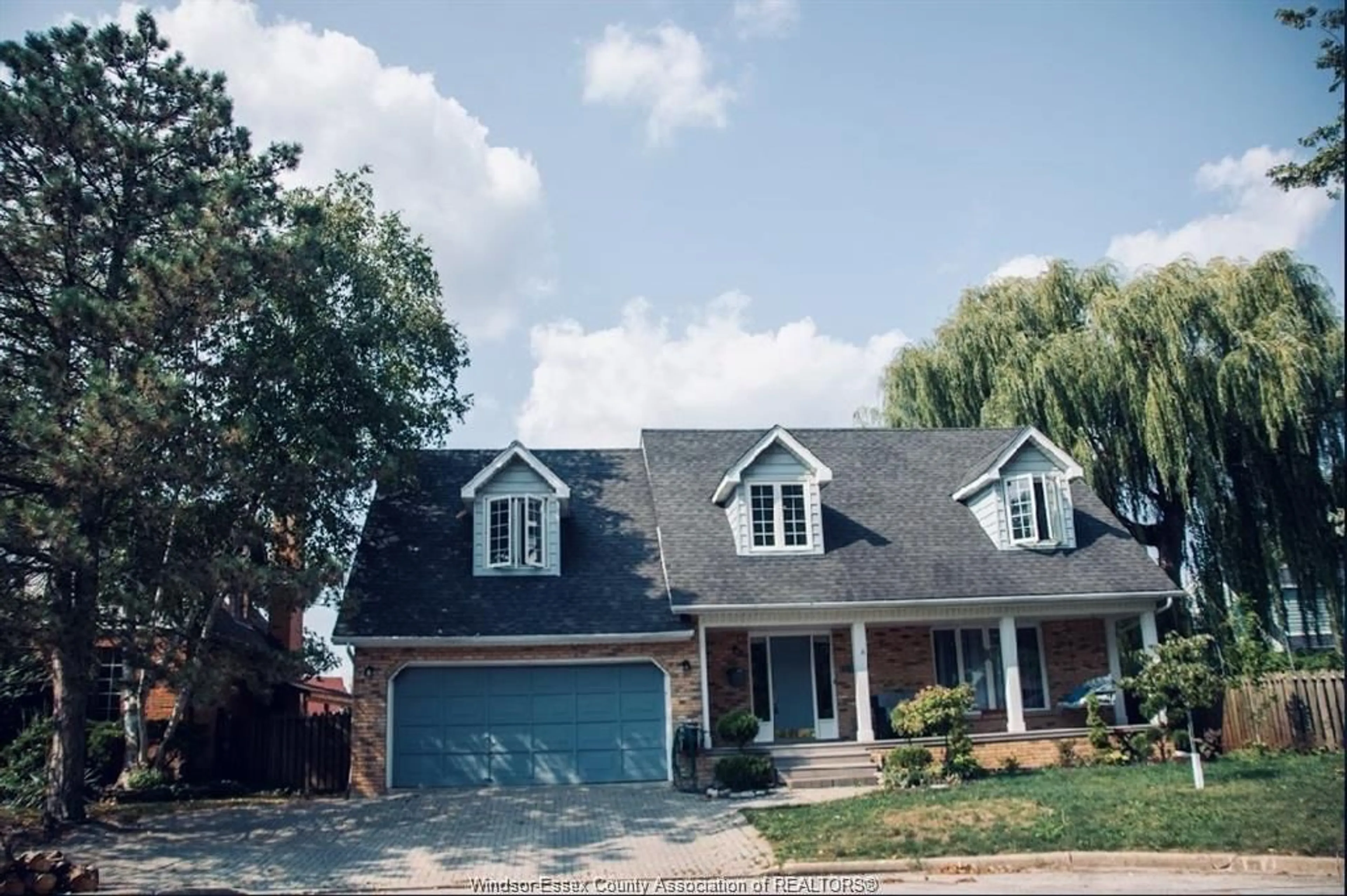Home with brick exterior material, street for 1020 CRESTWOOD Crt, Windsor Ontario N9E 4K2