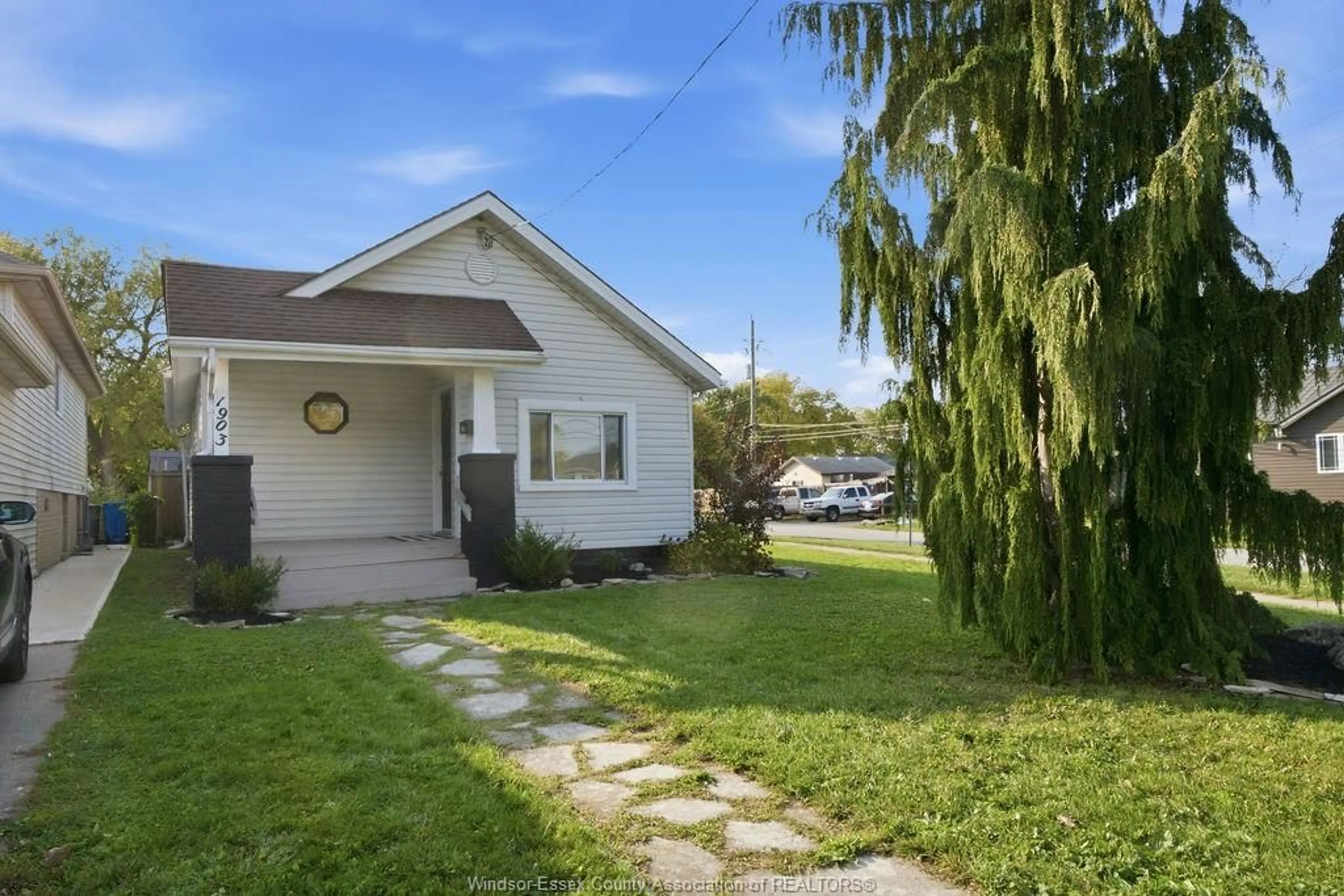 Unknown for 1903 BUCKINGHAM Dr, Windsor Ontario N8T 2A9