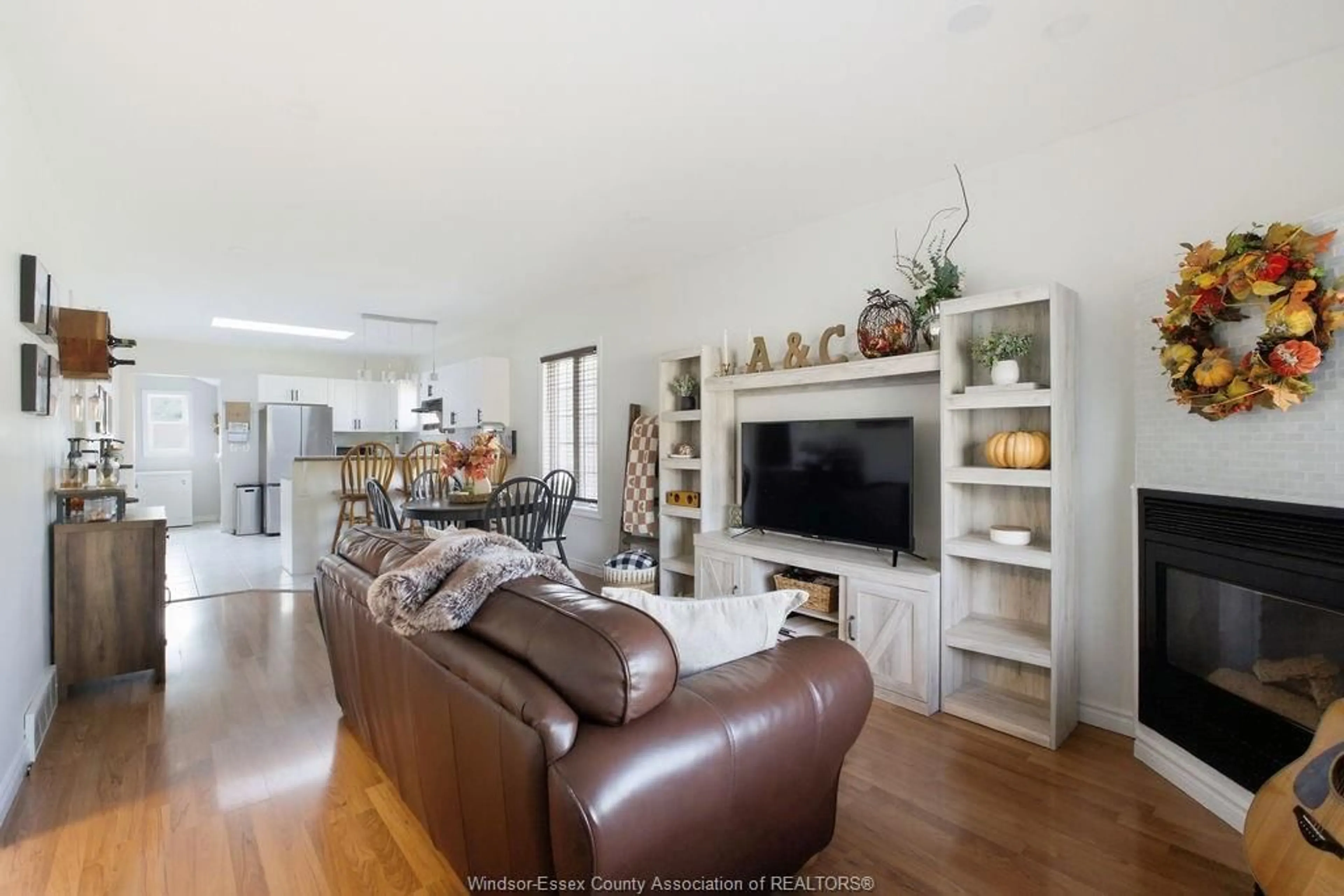 Living room with furniture, unknown for 1903 BUCKINGHAM Dr, Windsor Ontario N8T 2A9